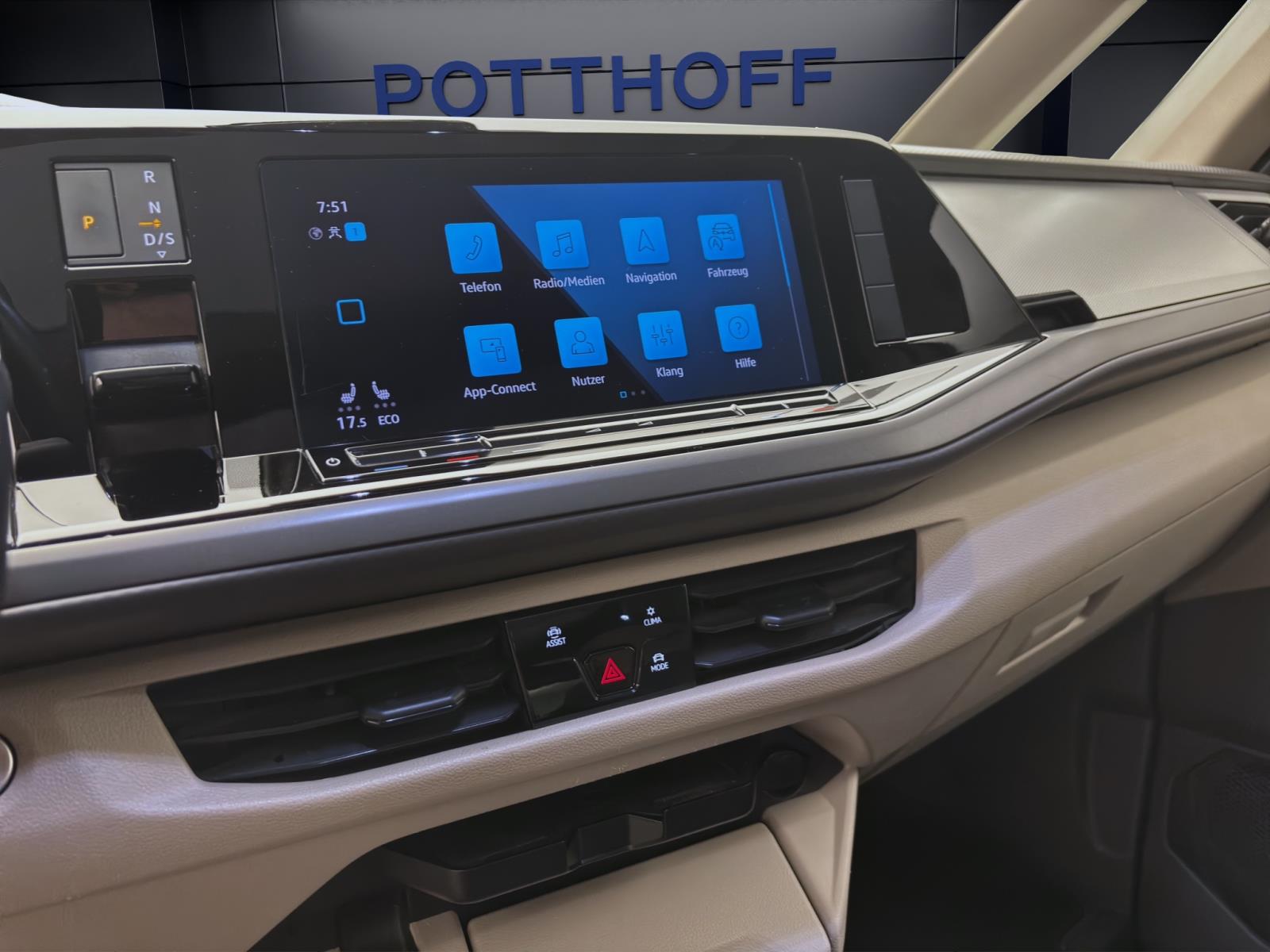 Volkswagen T7 Multivan 1.4 eHybrid DSG AHK PANO IQ.LIGHT NAVI