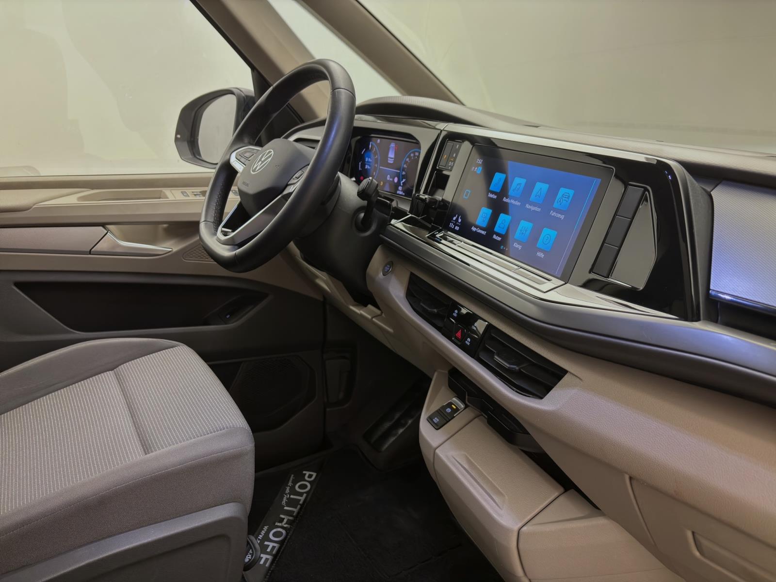 Volkswagen T7 Multivan 1.4 eHybrid DSG AHK PANO IQ.LIGHT NAVI