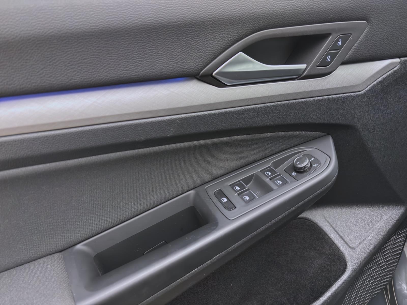 Volkswagen Golf 1.5 TSI LIFE NAVI D.COCKPIT PDC SITZHZG