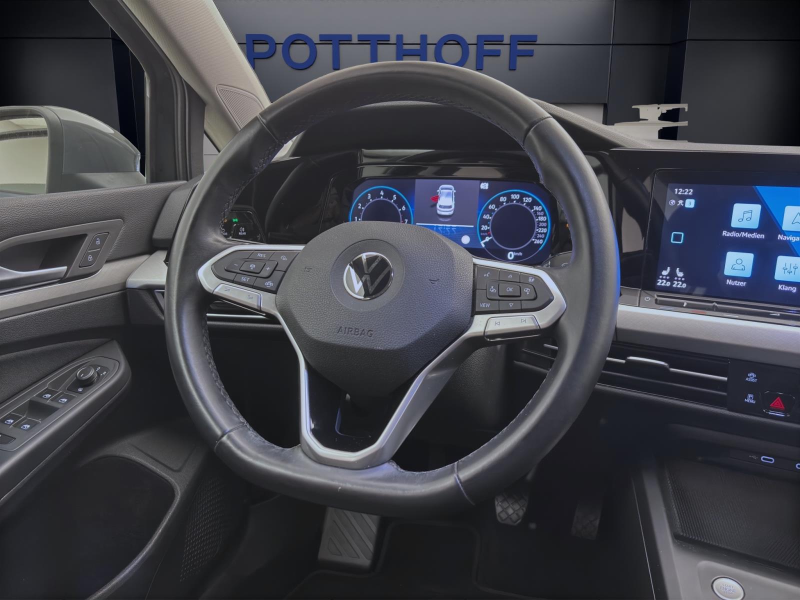 Volkswagen Golf 1.5 TSI LIFE NAVI D.COCKPIT PDC SITZHZG