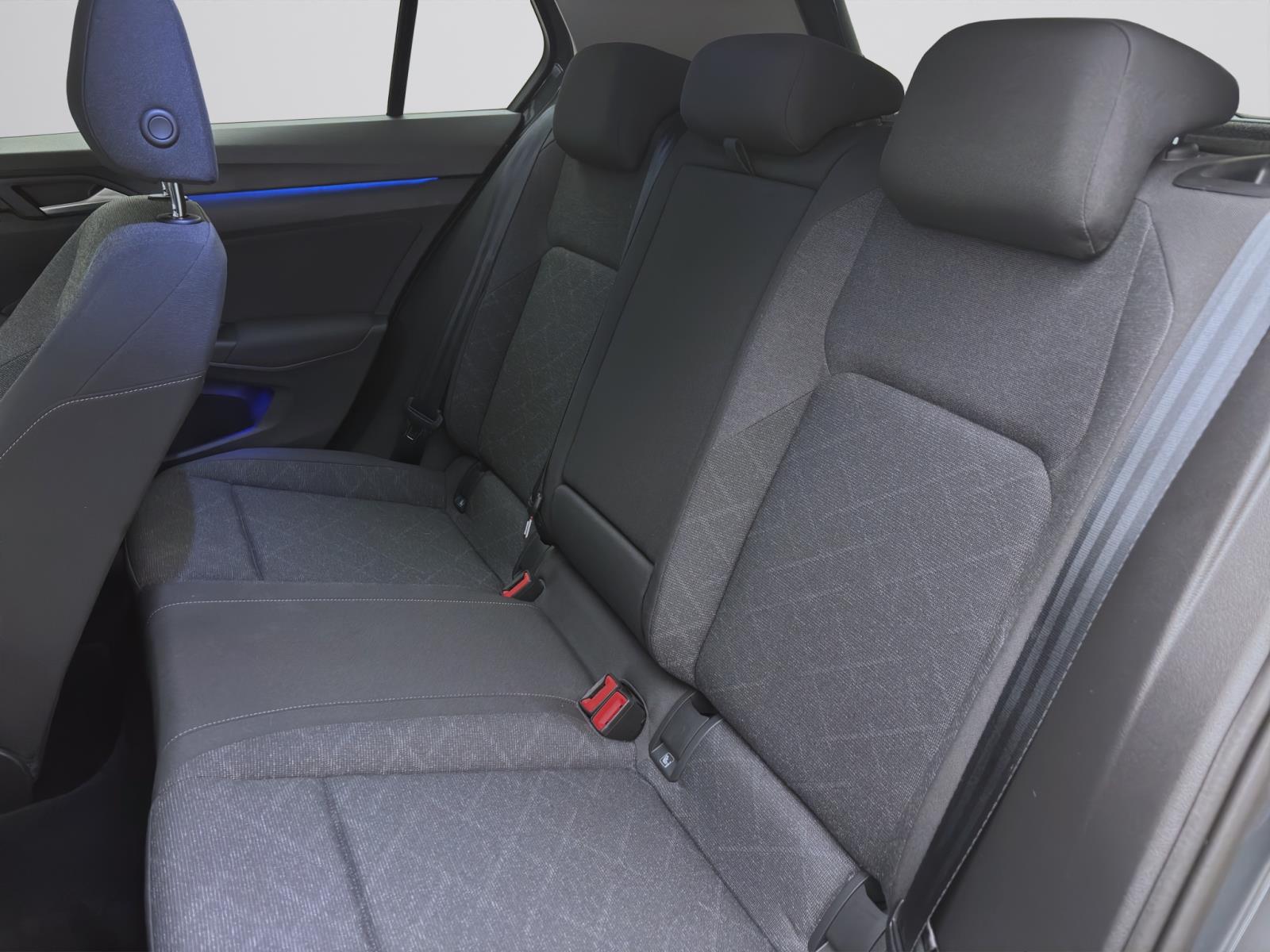 Volkswagen Golf 1.5 TSI LIFE NAVI D.COCKPIT PDC SITZHZG