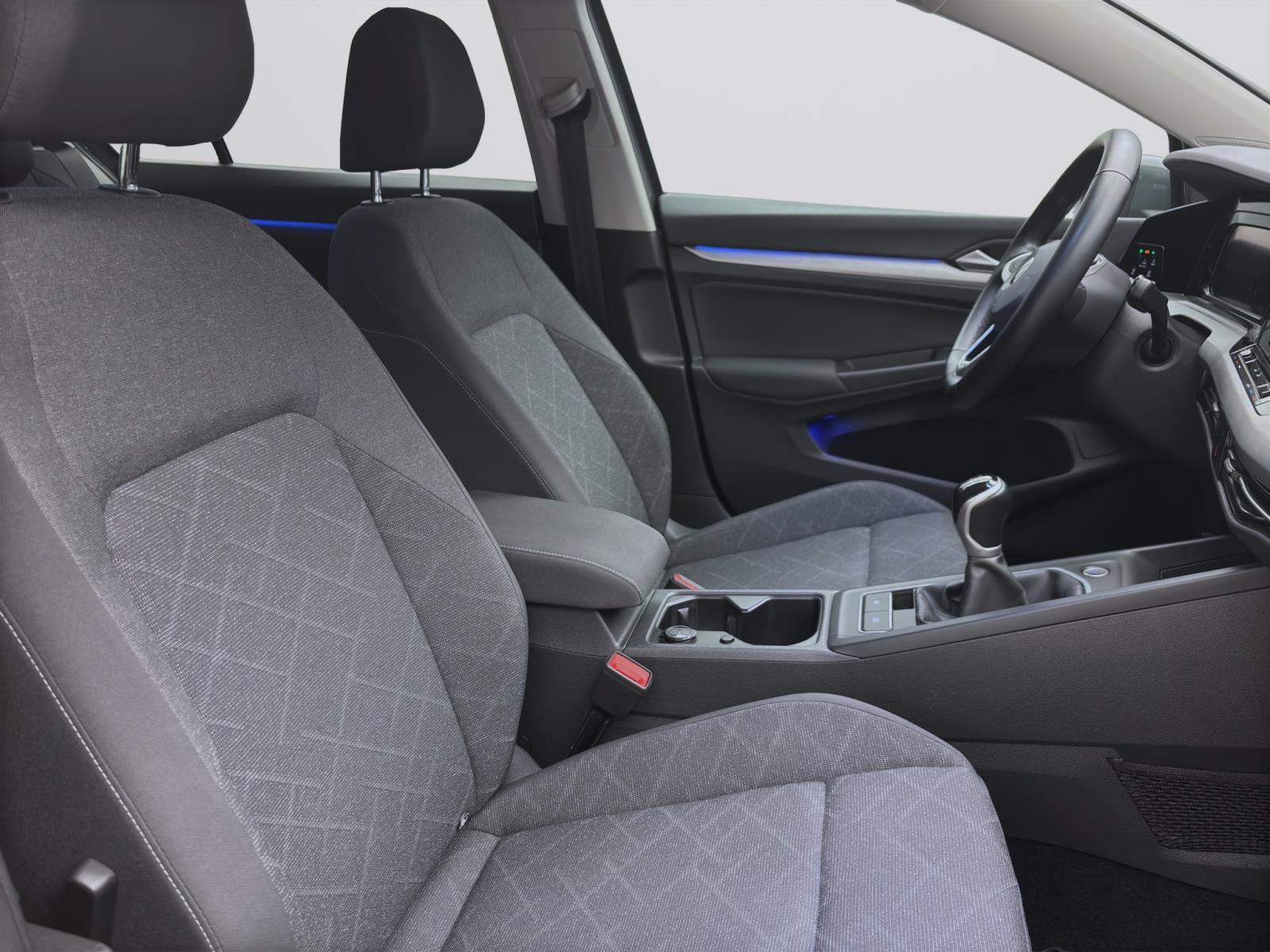 Volkswagen Golf 1.5 TSI LIFE NAVI D.COCKPIT PDC SITZHZG