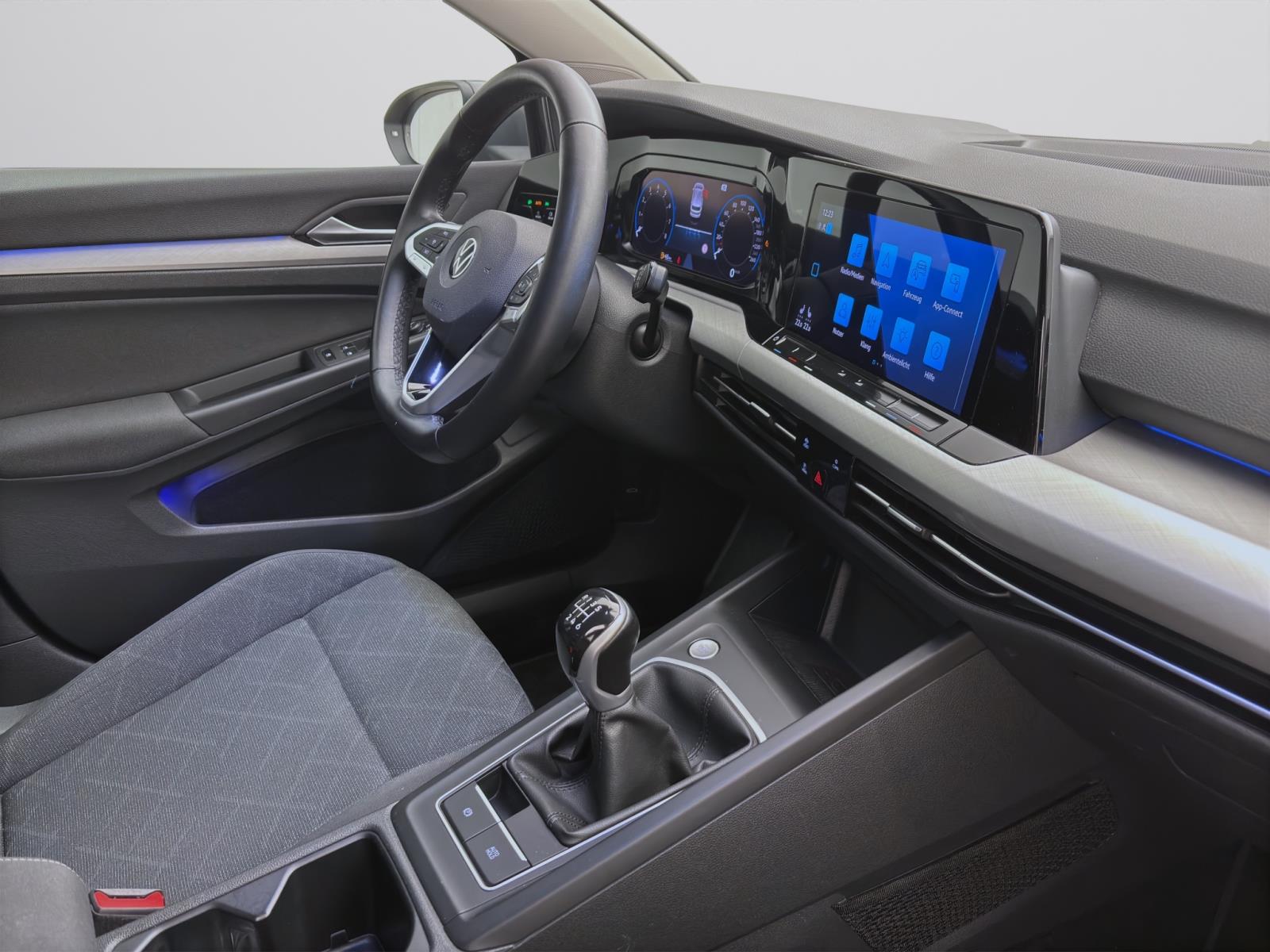 Volkswagen Golf 1.5 TSI LIFE NAVI D.COCKPIT PDC SITZHZG