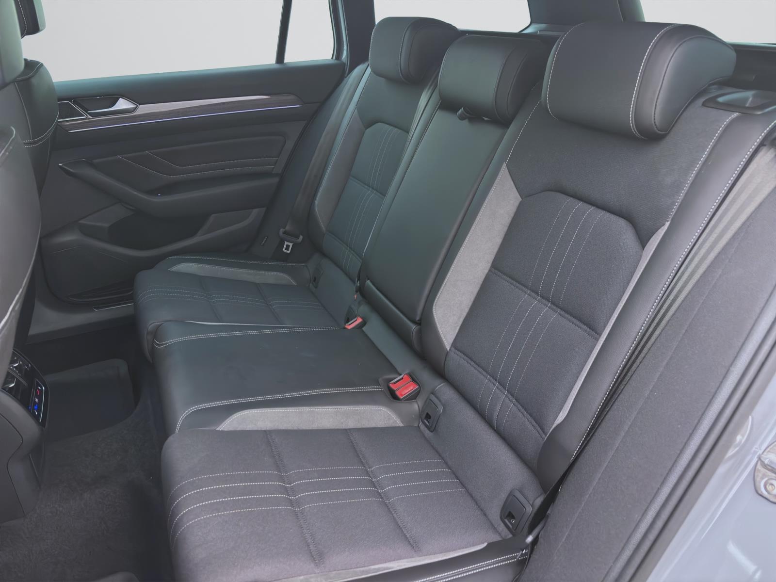 Volkswagen Passat Variant 2.0 TDI DSG 4M ALLTRACK PANO STANDHZG IQ.LIGHT