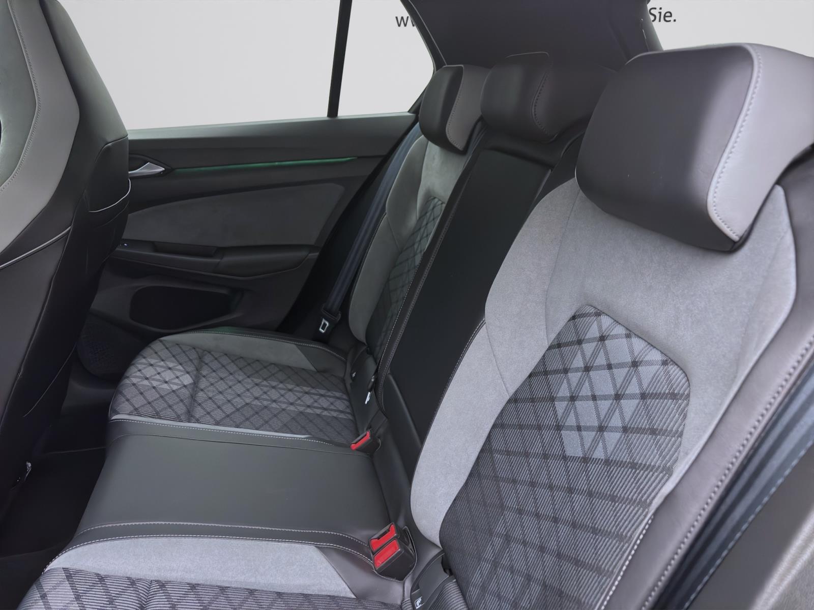 Bild 13: Volkswagen Golf 2.0 TDI DSG R-LINE NAVI PANO KAMERA PDC
