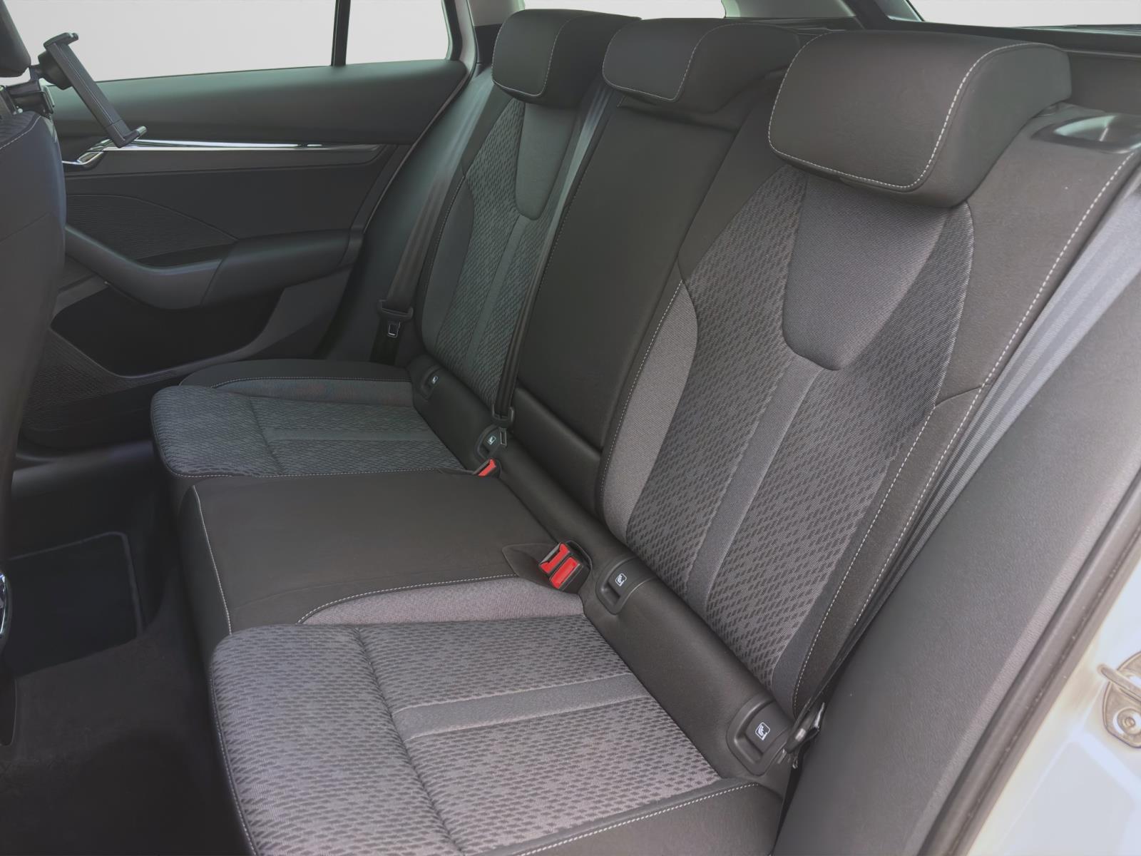 Skoda Octavia Combi 2.0 TDI STYLE NAVI AHK KLIMA PDC