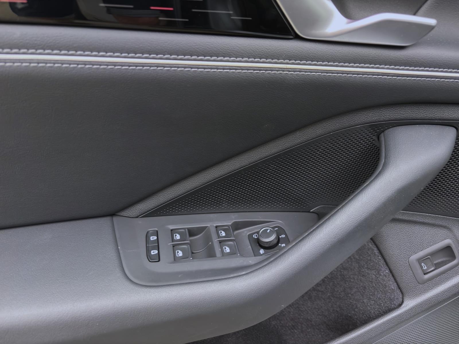Bild 9: Volkswagen Passat Variant 2.0 TDI DSG ELEGANCE NAVI IQ.LIGHT AHK PDC
