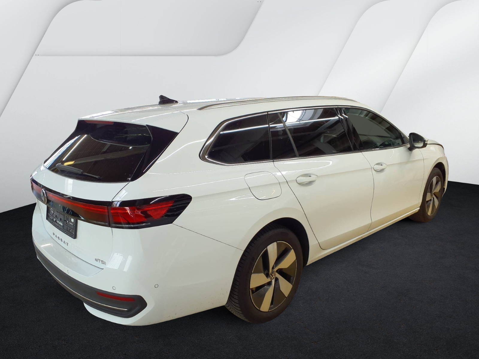Bild 1: Volkswagen Passat Variant 1.5 eTSI DSG BUSINESS NAVI PDC AHK KAMERA