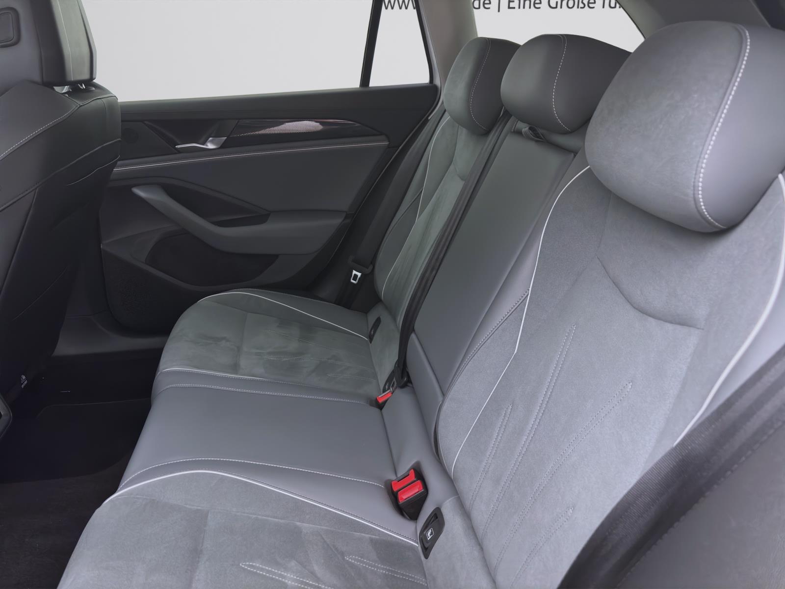 Bild 13: Volkswagen Passat Variant 1.5 eTSI DSG BUSINESS NAVI PDC AHK KAMERA
