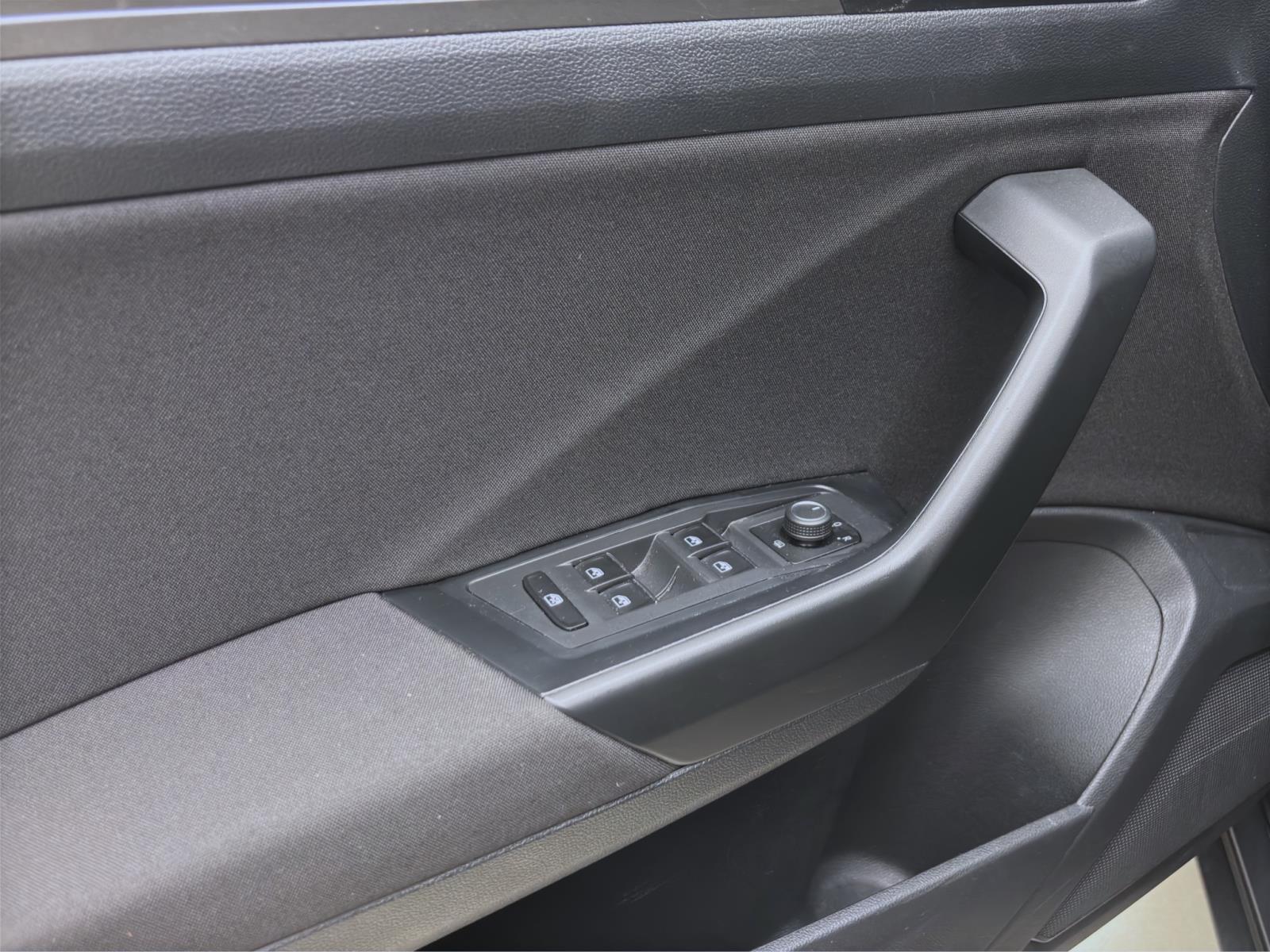 Bild 9: Volkswagen T-Roc 2.0 TDI DSG STYLE NAVI KLIMA PDC SITZHZG