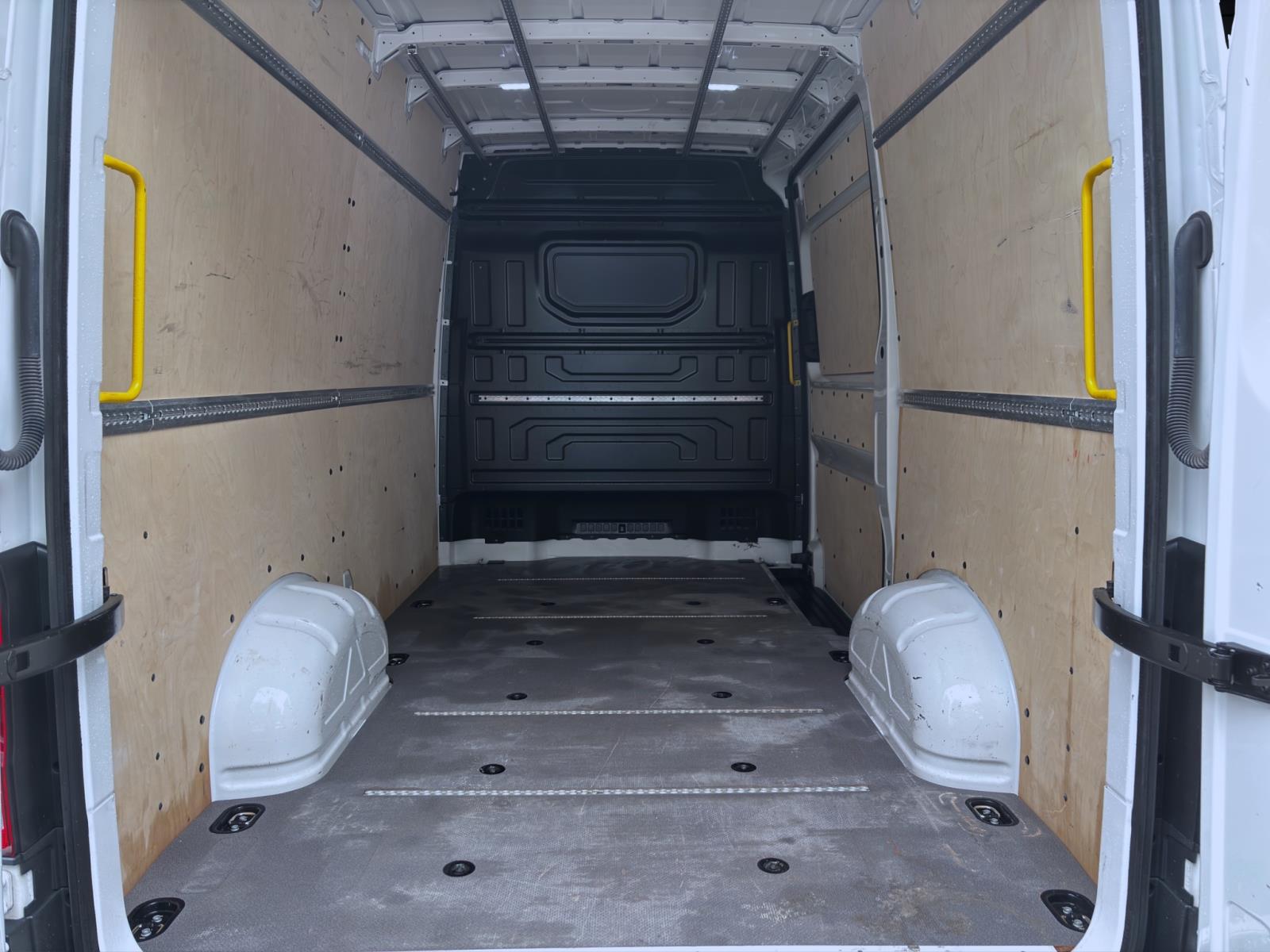 Bild 3: Volkswagen Crafter 35 Kasten 2.0 TDI MITTELLANG HOCHDACH STANDHZG KAMERA PDC DAB+