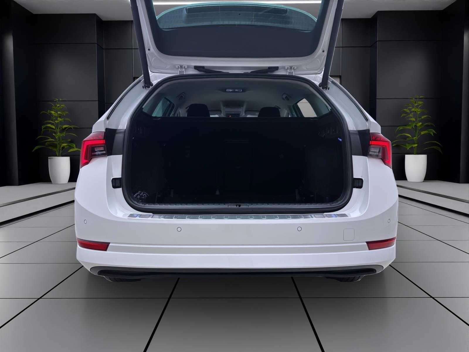 Bild 3: Skoda Octavia Combi 2.0 TDI DSG FIRST EDITION STDHZG AHK MATRIX PDC