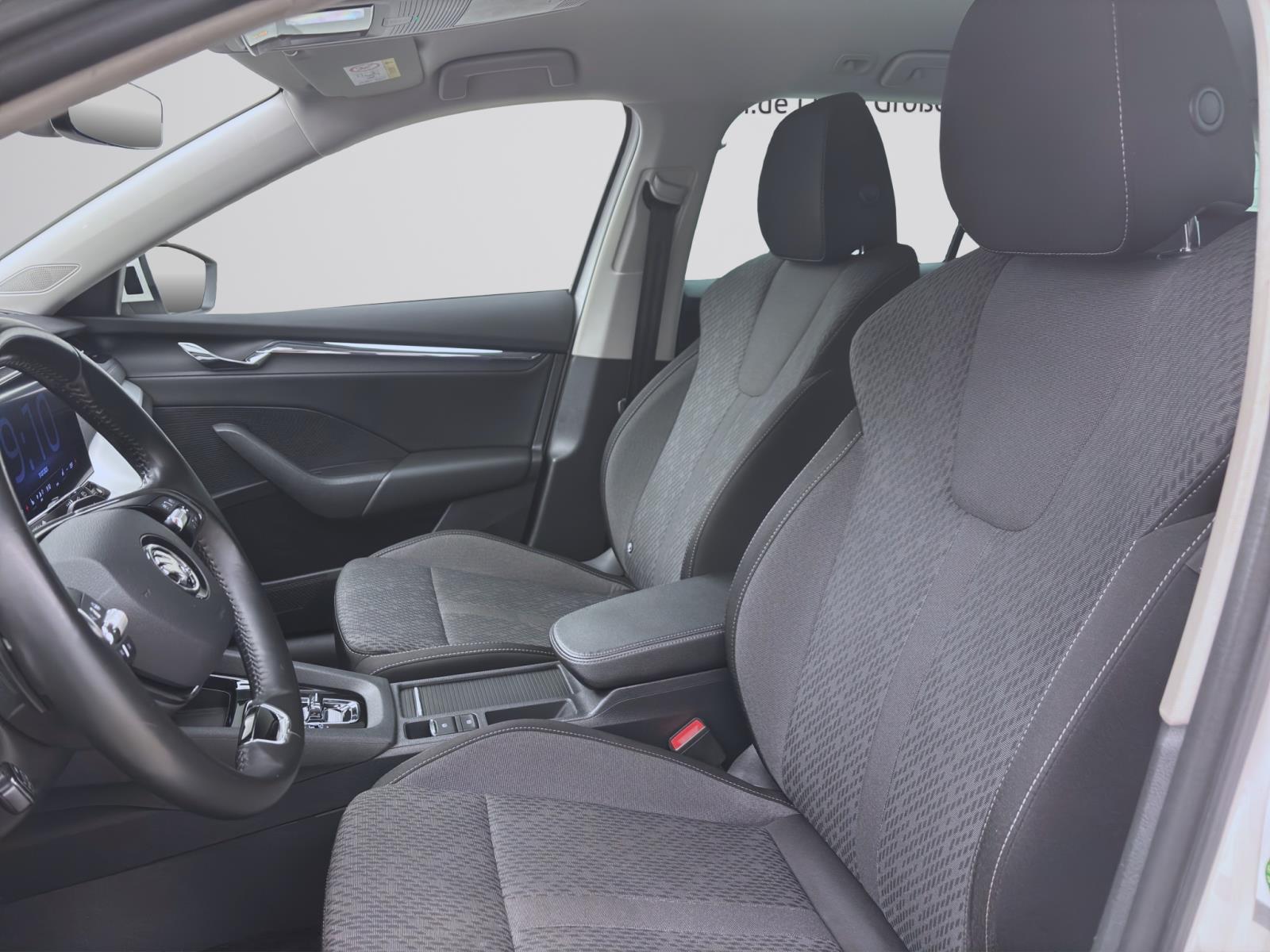Bild 8: Skoda Octavia Combi 2.0 TDI DSG FIRST EDITION STDHZG AHK MATRIX PDC