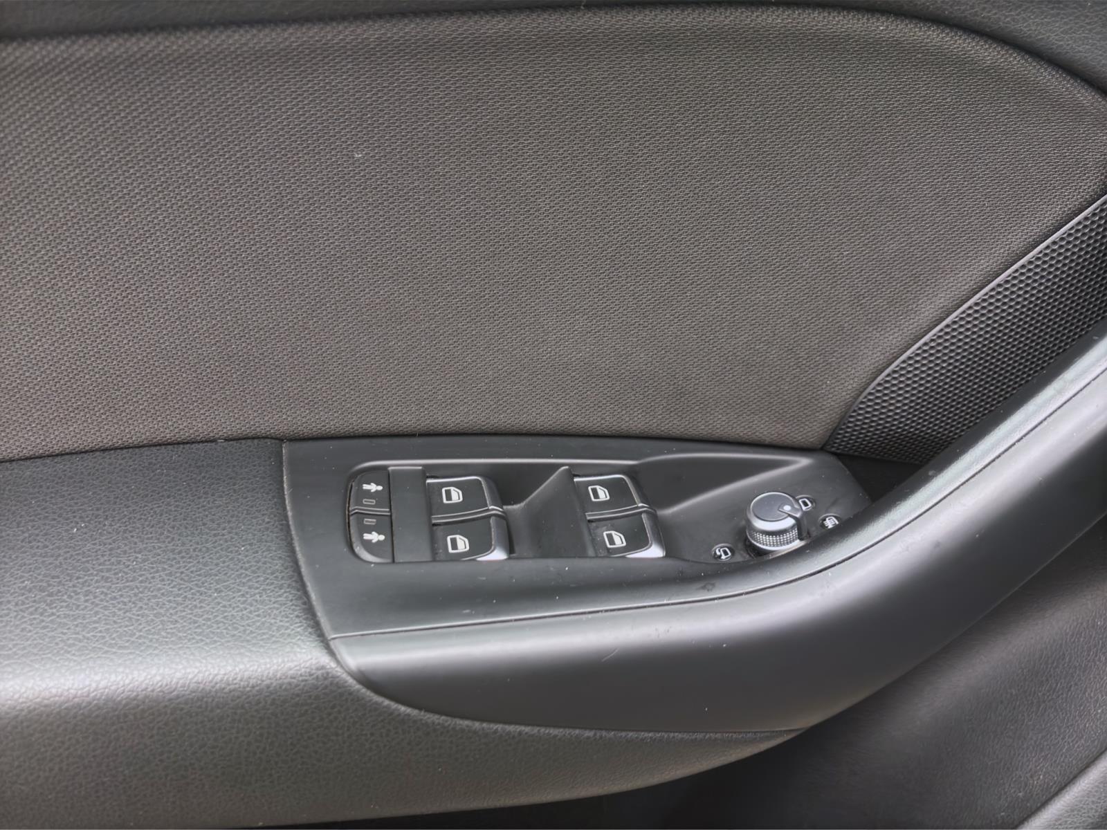Bild 9: Audi Q3 2.0 TDI NAVI XENON GRA PDC SITZHZG
