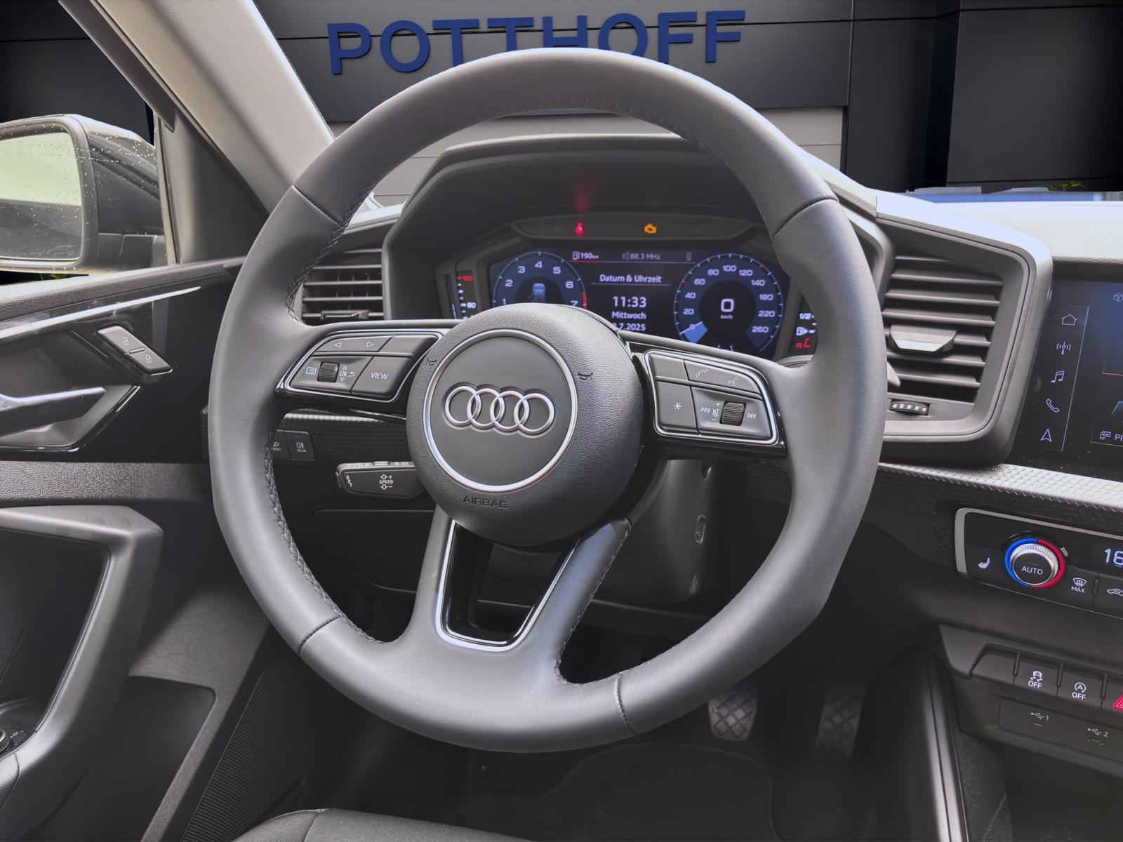 Audi A1 Sportback 25 TFSI SITZHZG LED PDC LM17