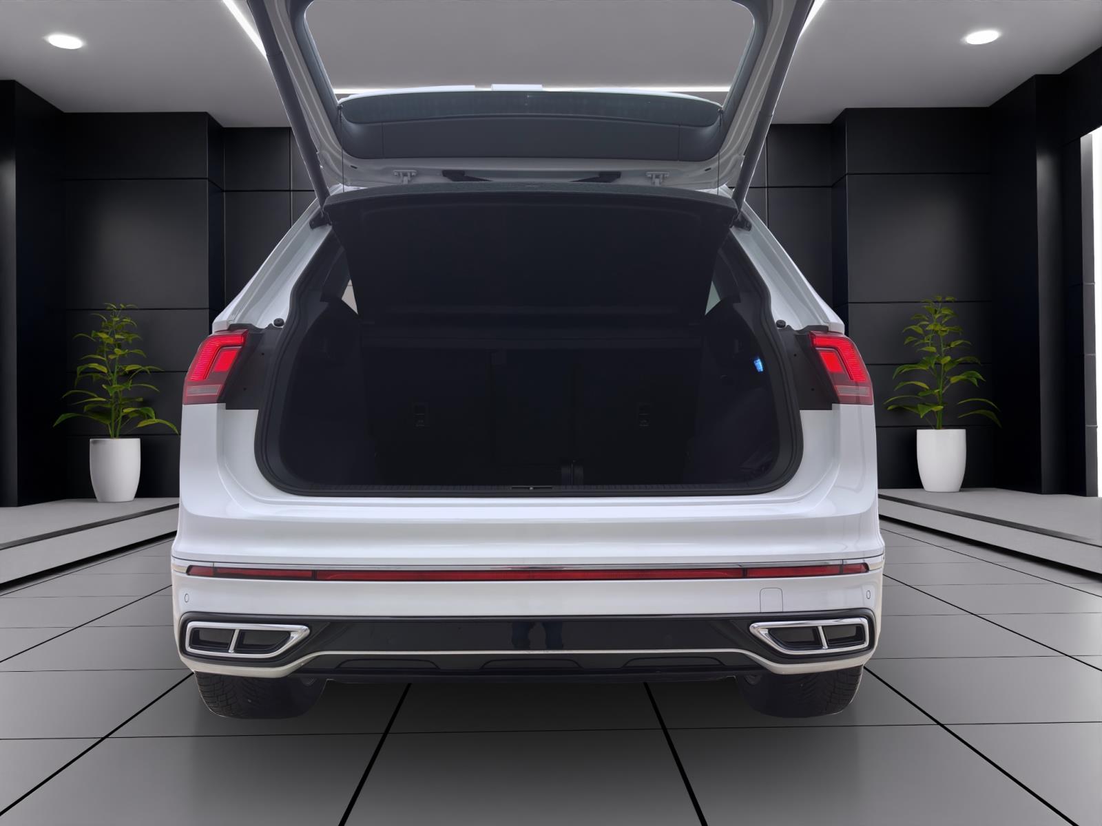 Bild 3: Volkswagen Tiguan 2.0 TSI DSG 4M R-LINE NAVI AHK PANO KAMERA