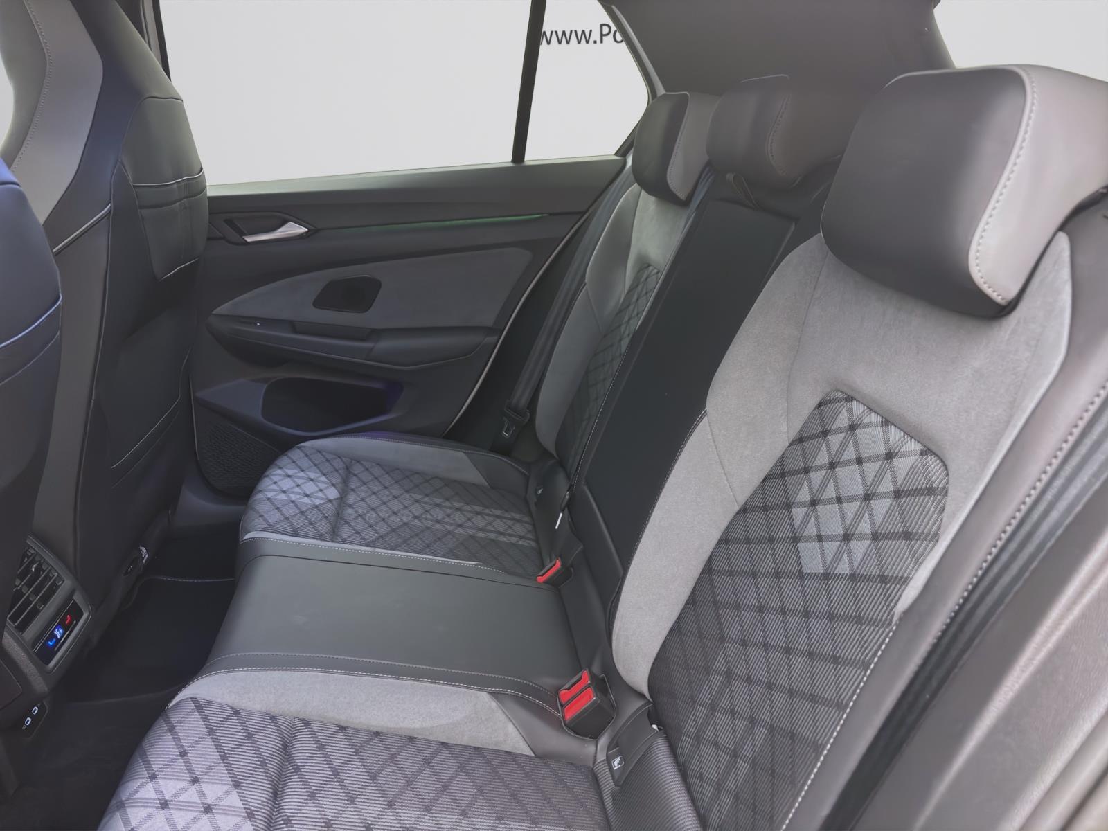 Volkswagen Golf 1.5 eTSI DSG R-LINE NAVI KAMERA PDC KLIMA