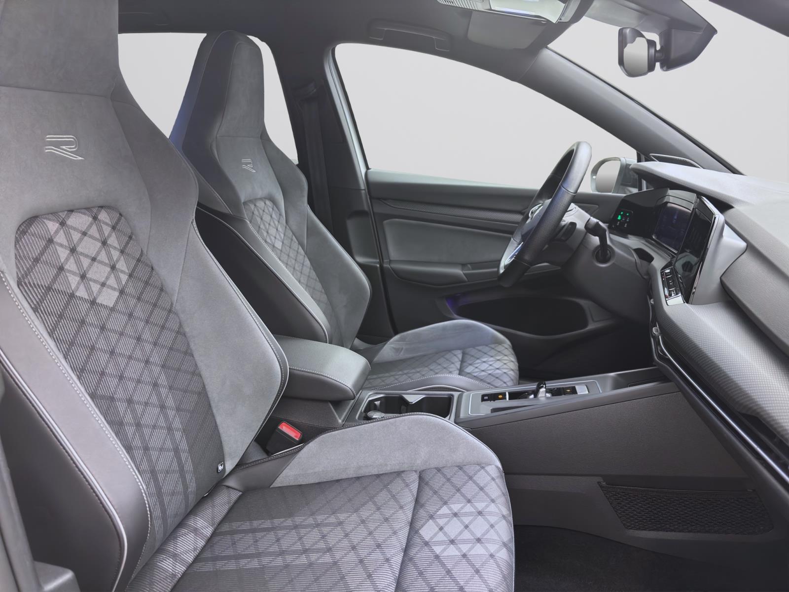 Volkswagen Golf 1.5 eTSI DSG R-LINE NAVI KAMERA PDC KLIMA