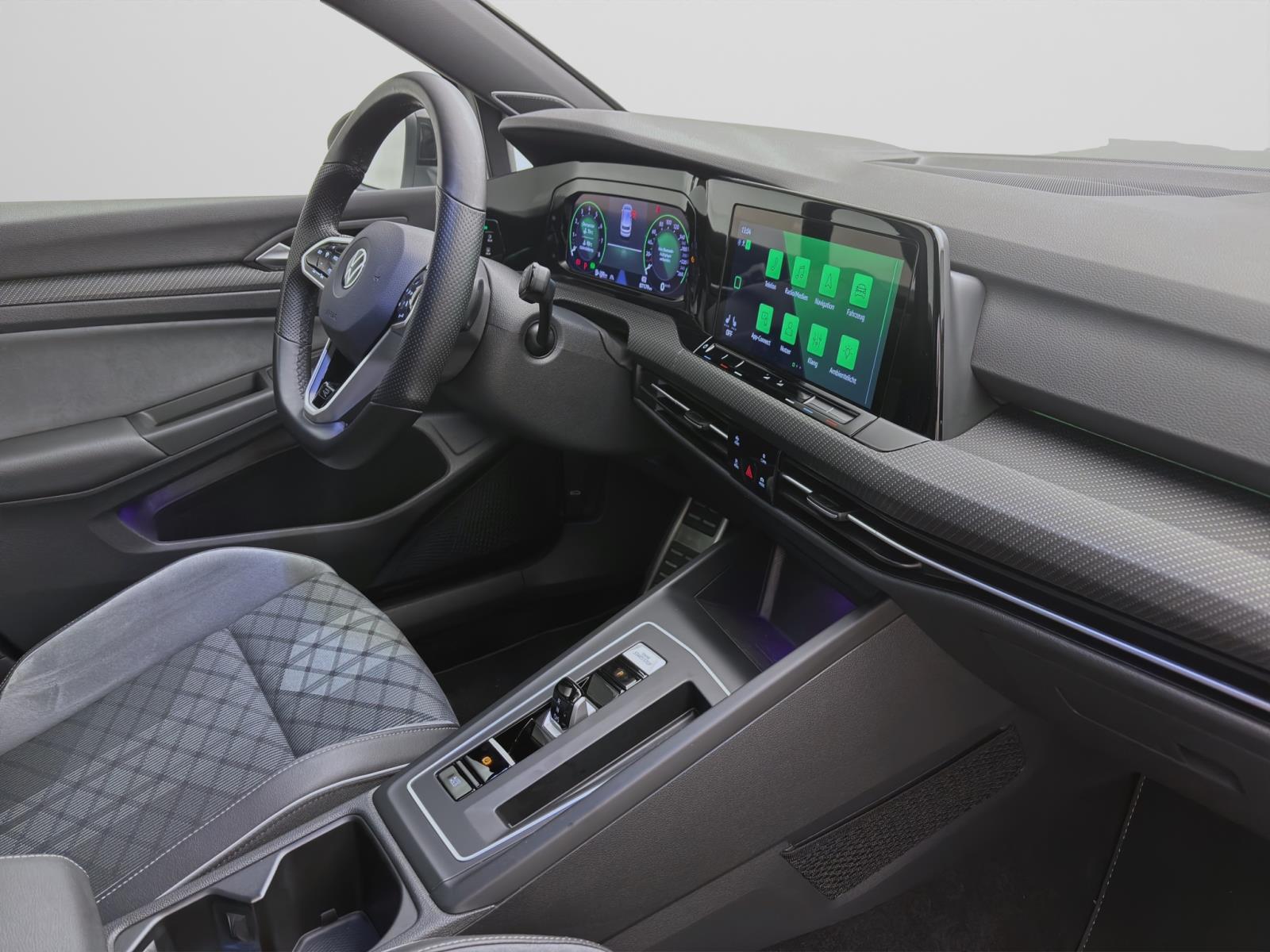 Volkswagen Golf 1.5 eTSI DSG R-LINE NAVI KAMERA PDC KLIMA