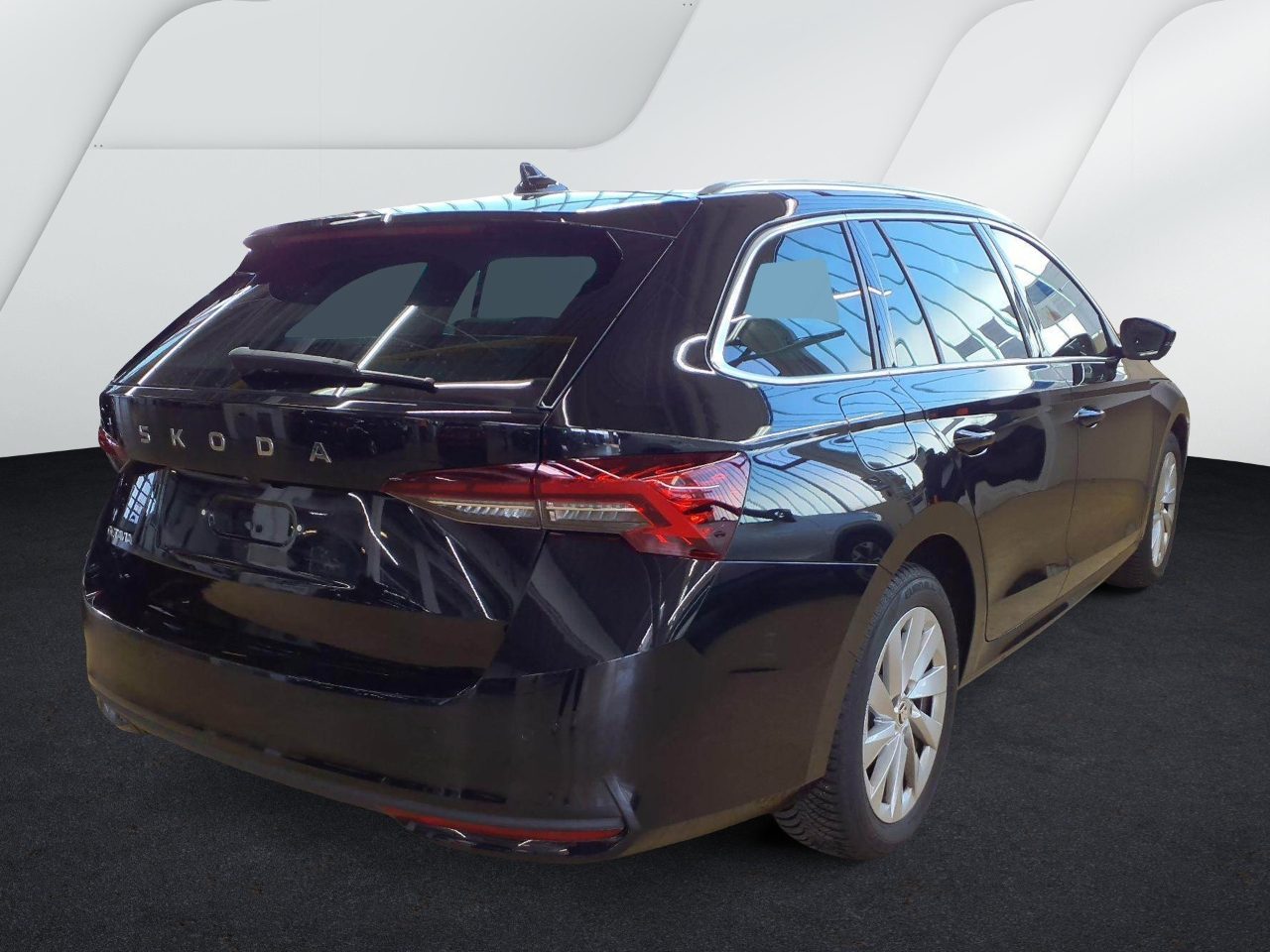 Skoda Octavia Combi 1.5 eTSI DSG SELECTION NAVI PDC MATRIX