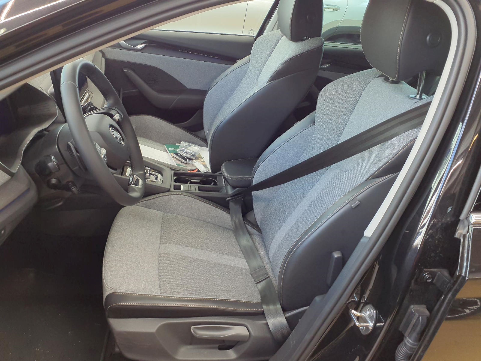 Skoda Octavia Combi 1.5 eTSI DSG SELECTION NAVI PDC MATRIX