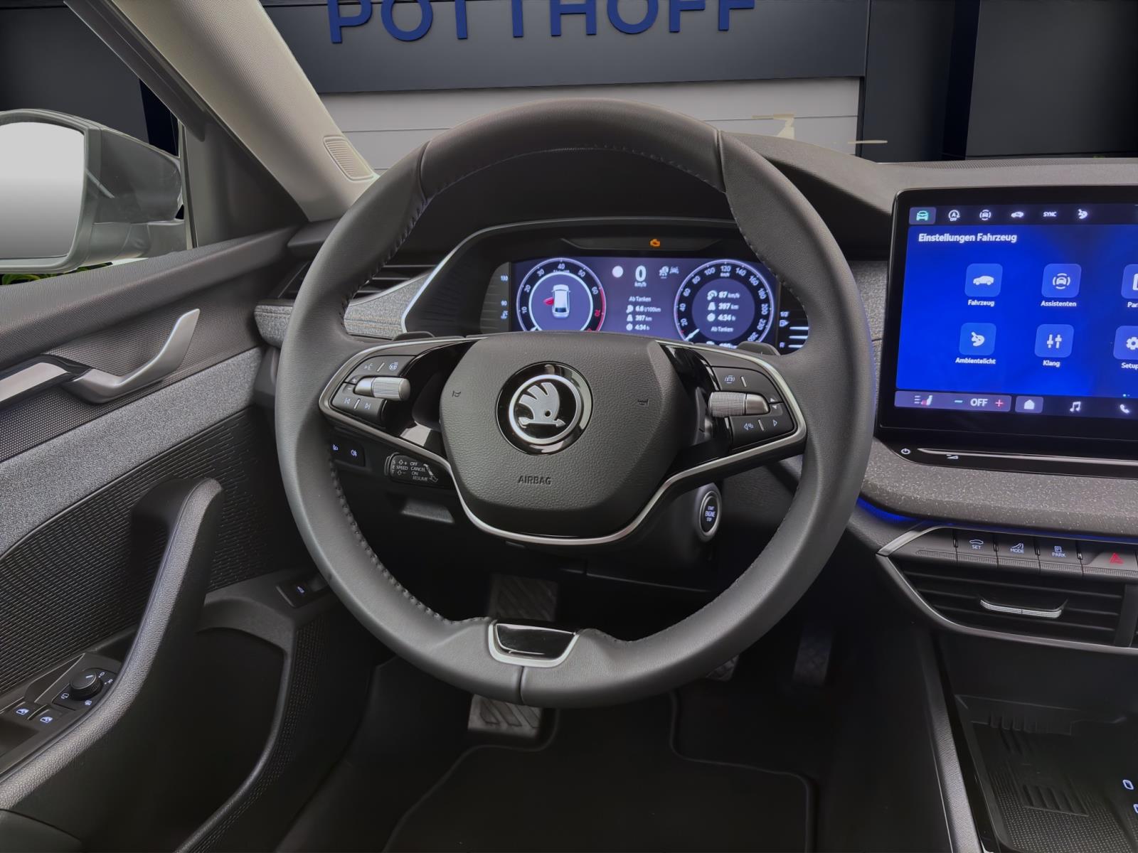 Bild 10: Skoda Octavia Combi 1.5 eTSI DSG SELECTION NAVI PDC MATRIX