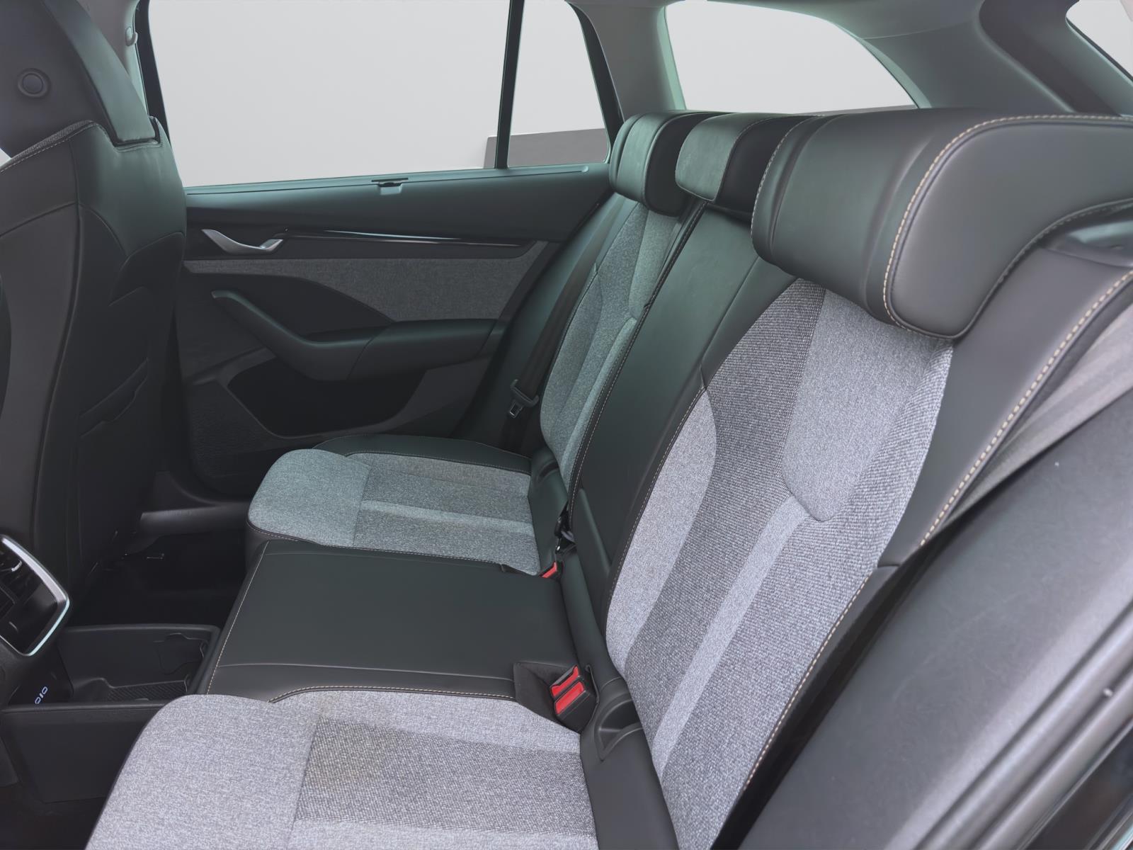 Bild 13: Skoda Octavia Combi 1.5 eTSI DSG SELECTION NAVI PDC MATRIX