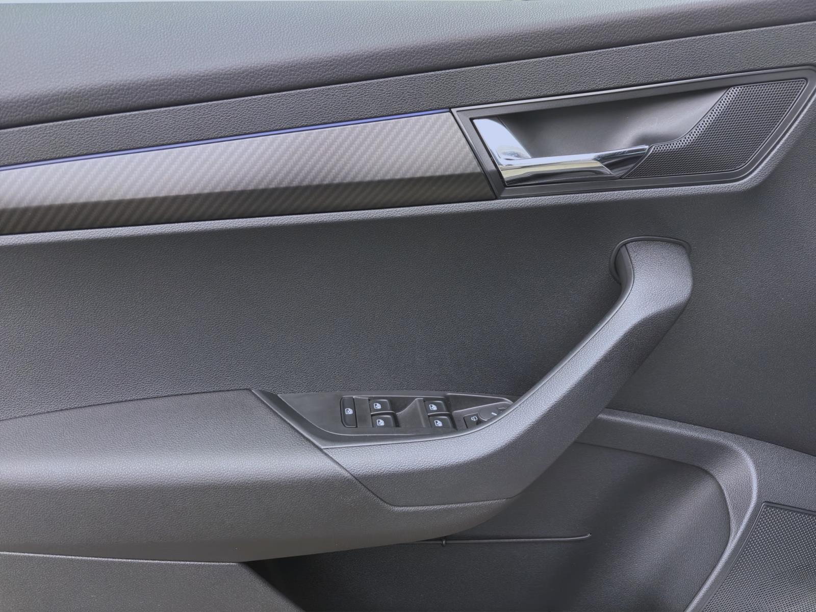 Bild 9: Skoda Karoq 2.0 TSI DSG 4x4 SPORTLINE MATRIX PDC SHZG LM18