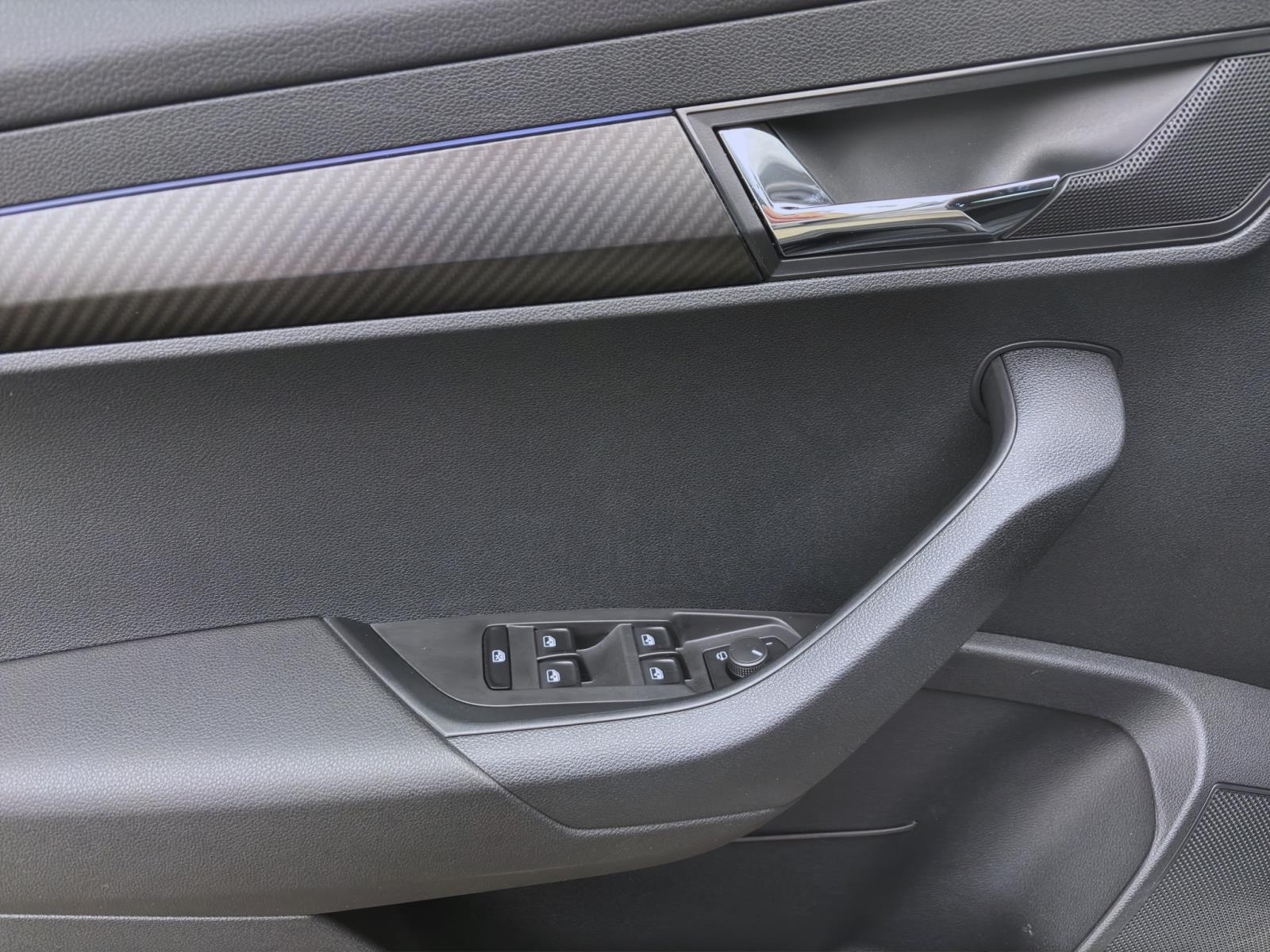 Bild 9: Skoda Karoq 2.0 TSI DSG 4x4 SPORTLINE MATRIX DAB+ VIRTUAL LM18