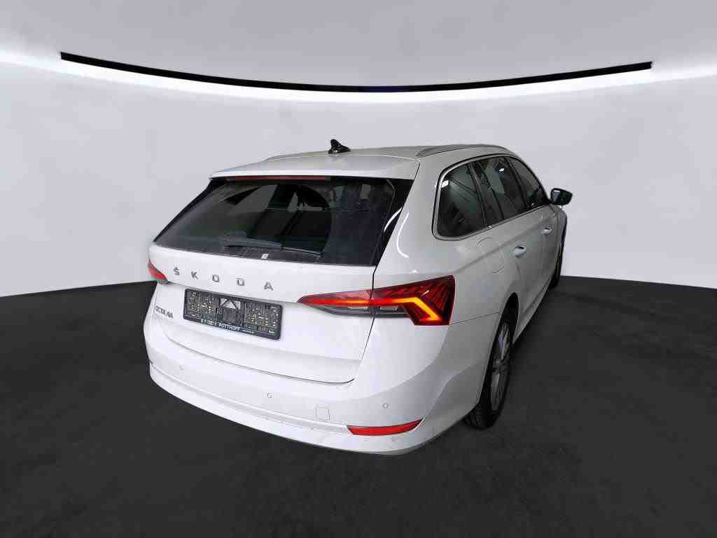 Skoda Octavia Combi 2.0 TDI STYLE AHK NAVI LED SITZHZG