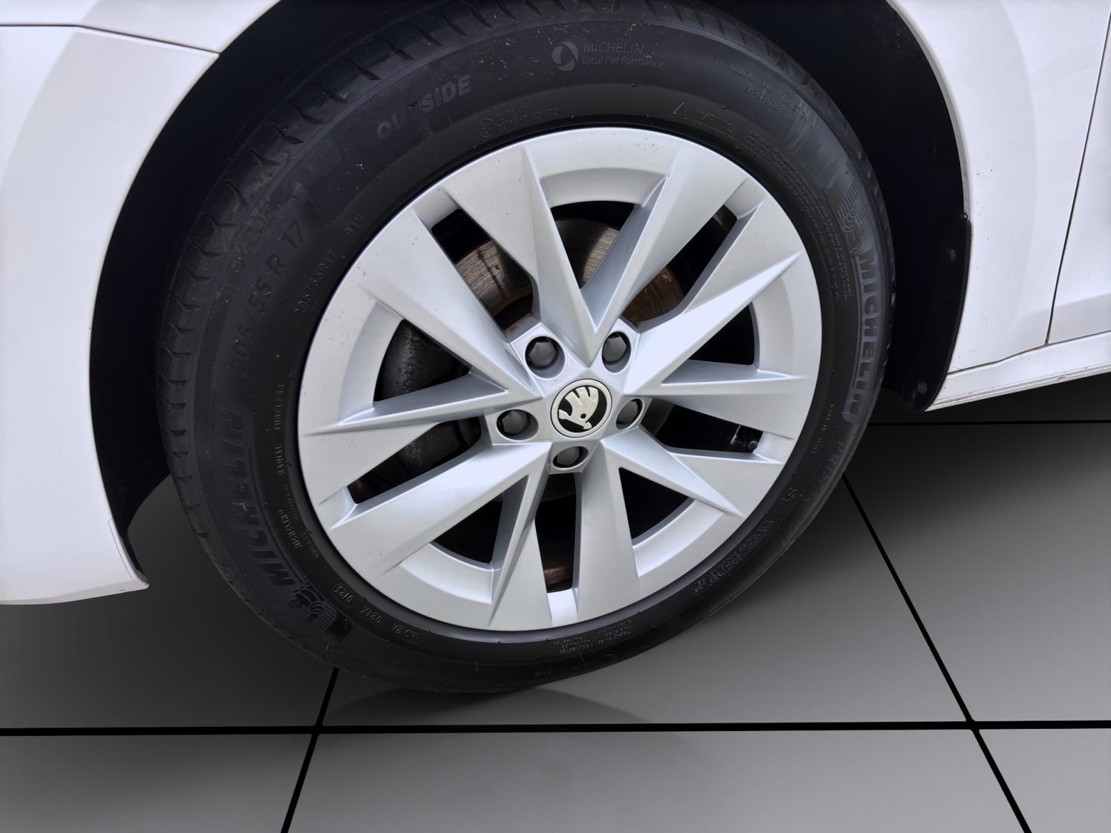 Bild 7: Skoda Octavia Combi 2.0 TDI STYLE NAVI LED SITZHZG PDC