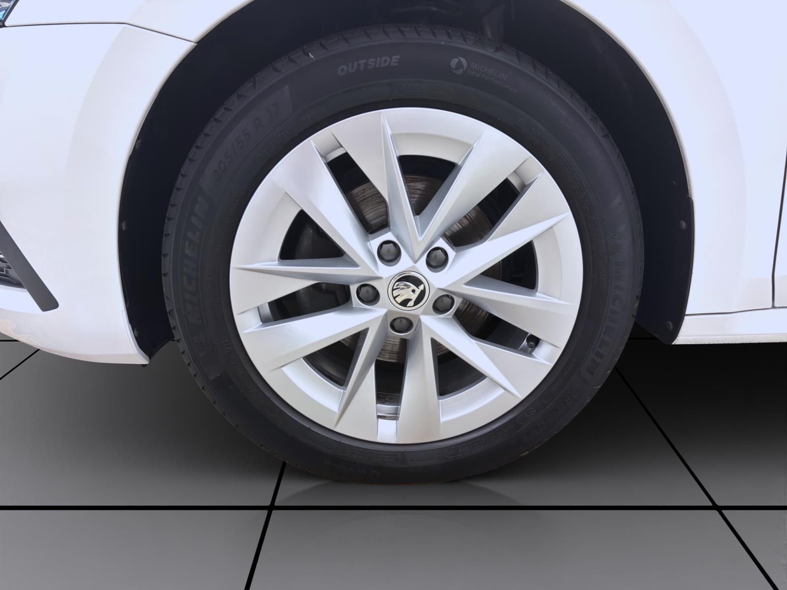 Bild 7: Skoda Octavia Combi 2.0 TDI DSG STYLE NAVI HuD LED SITZHZG