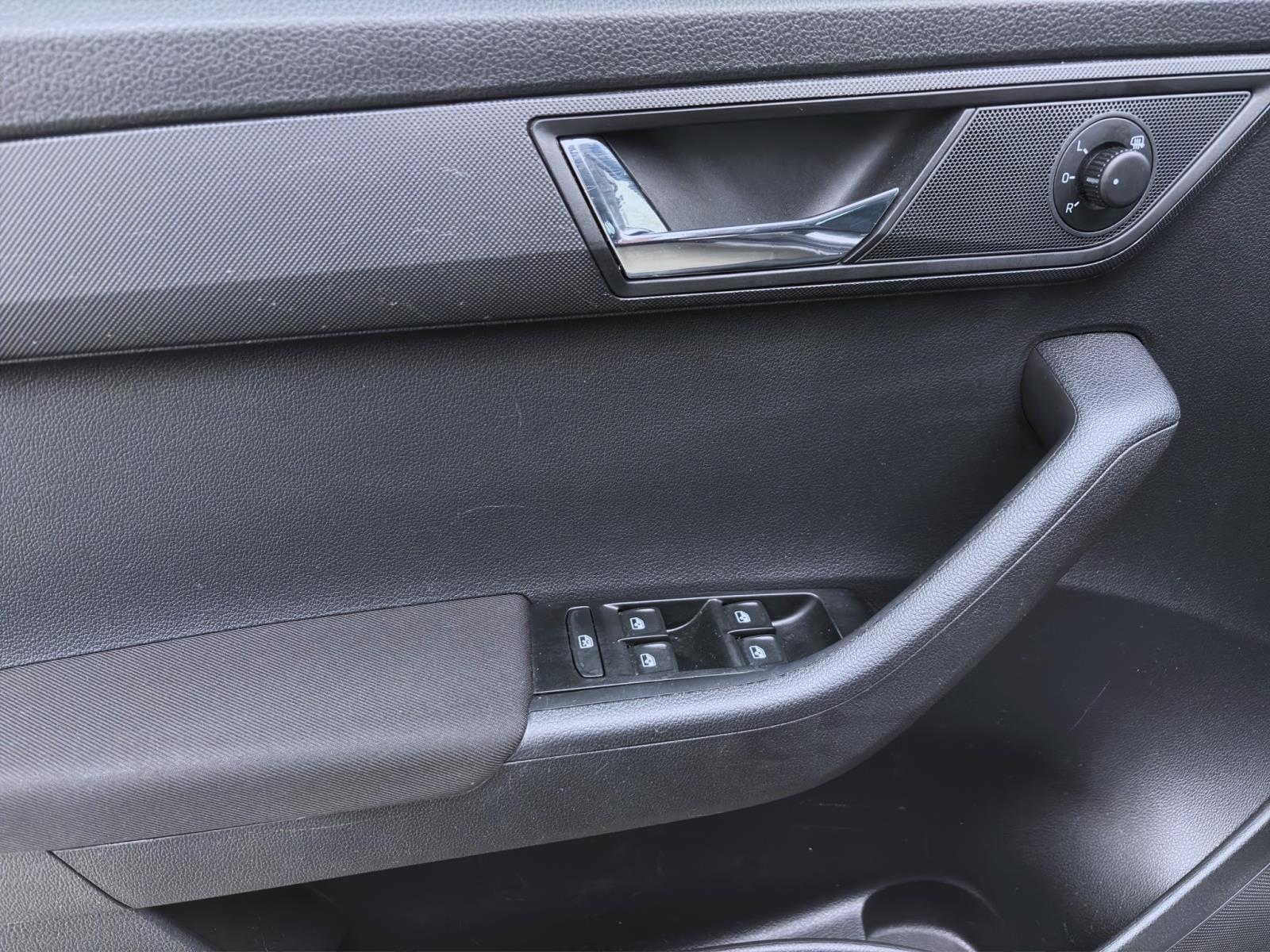 Skoda Fabia Combi 1.0 TSI CLEVER NAVI PDC SITZHZG KLIMA