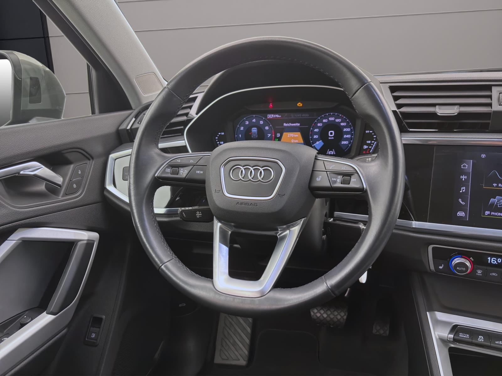 Bild 10: Audi Q3 45 TFSIe AHK SITZHZG KLIMA LM18 DAB+