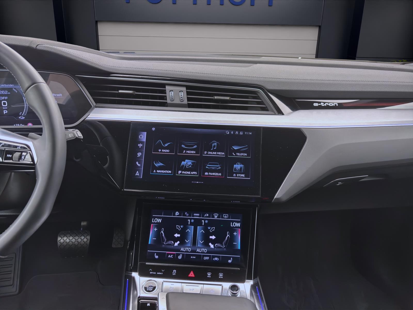 Bild 12: Audi Q8 e-tron 55 Q ADVANCED AHK MATRIX NAVI HuD