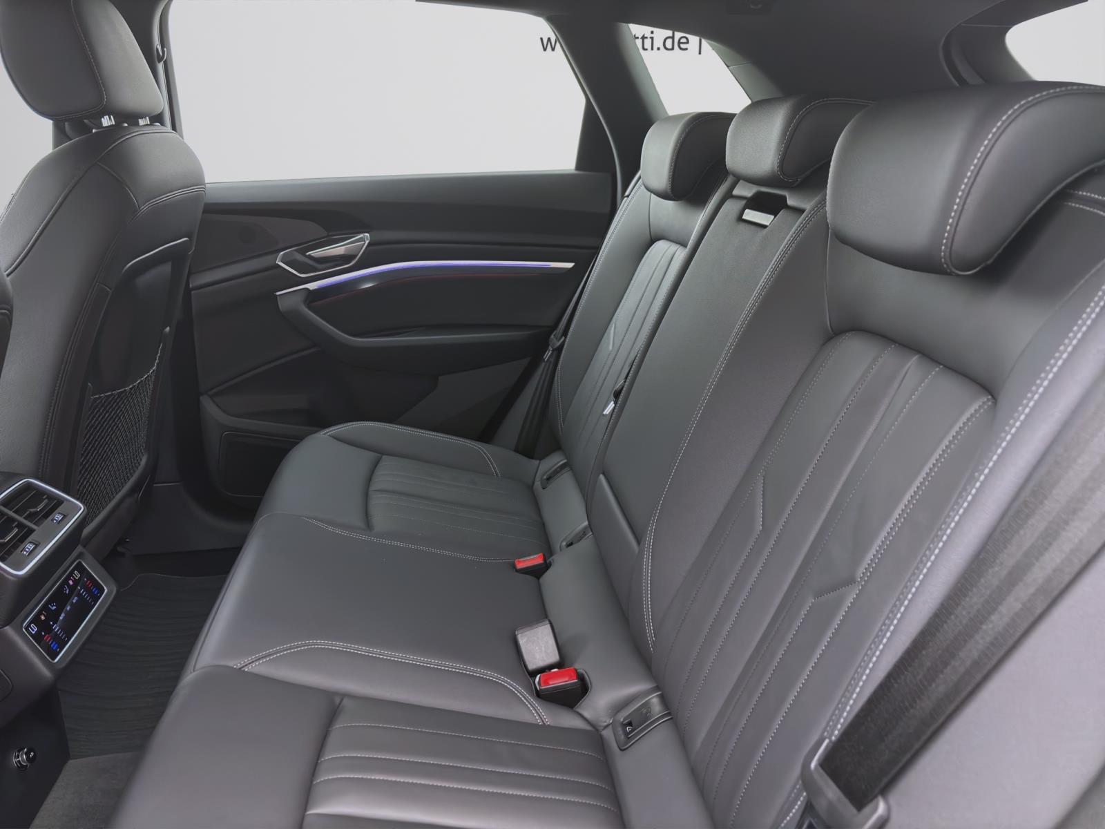 Bild 13: Audi Q8 e-tron 55 Q ADVANCED AHK MATRIX NAVI HuD
