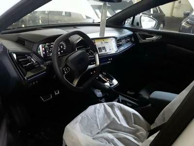 Audi Q4 e-tron Sportback 45 Q PANO MATRIX KAMERA NAVI+