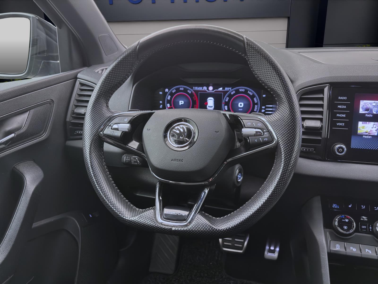 Bild 10: Skoda Karoq 2.0 TDI DSG 4x4 SPORTLINE NAVI AHK KAMERA PDC