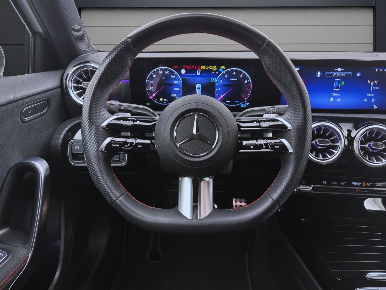 Bild 10: Mercedes-Benz A 200 AMG LINE 360° NAVI LED SITZHZG