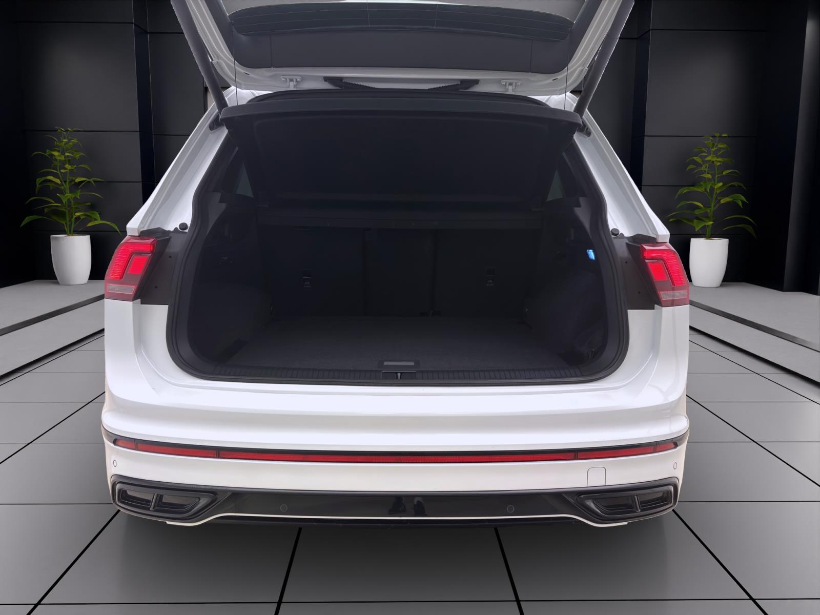 Volkswagen Tiguan 2.0 TDI DSG R-LINE NAVI MATRIX KAMERA PDC