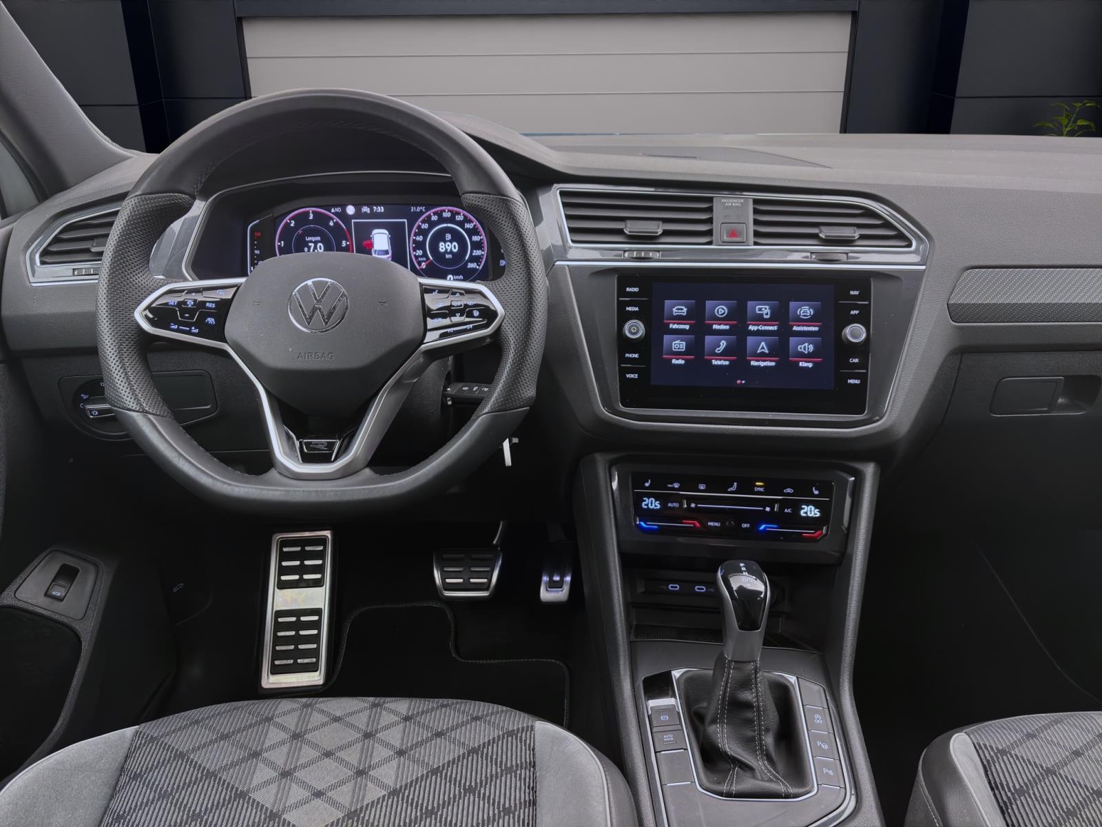Volkswagen Tiguan 2.0 TDI DSG R-LINE NAVI MATRIX KAMERA PDC