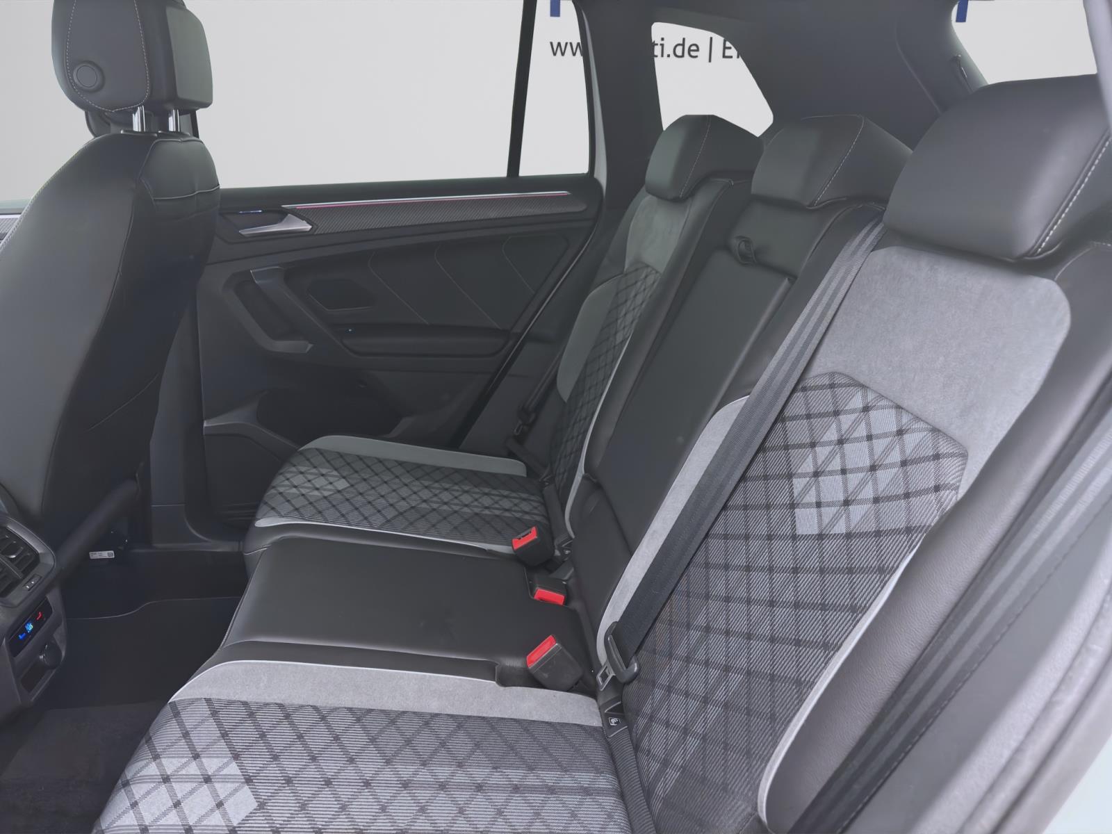 Volkswagen Tiguan 2.0 TDI DSG R-LINE NAVI MATRIX KAMERA PDC