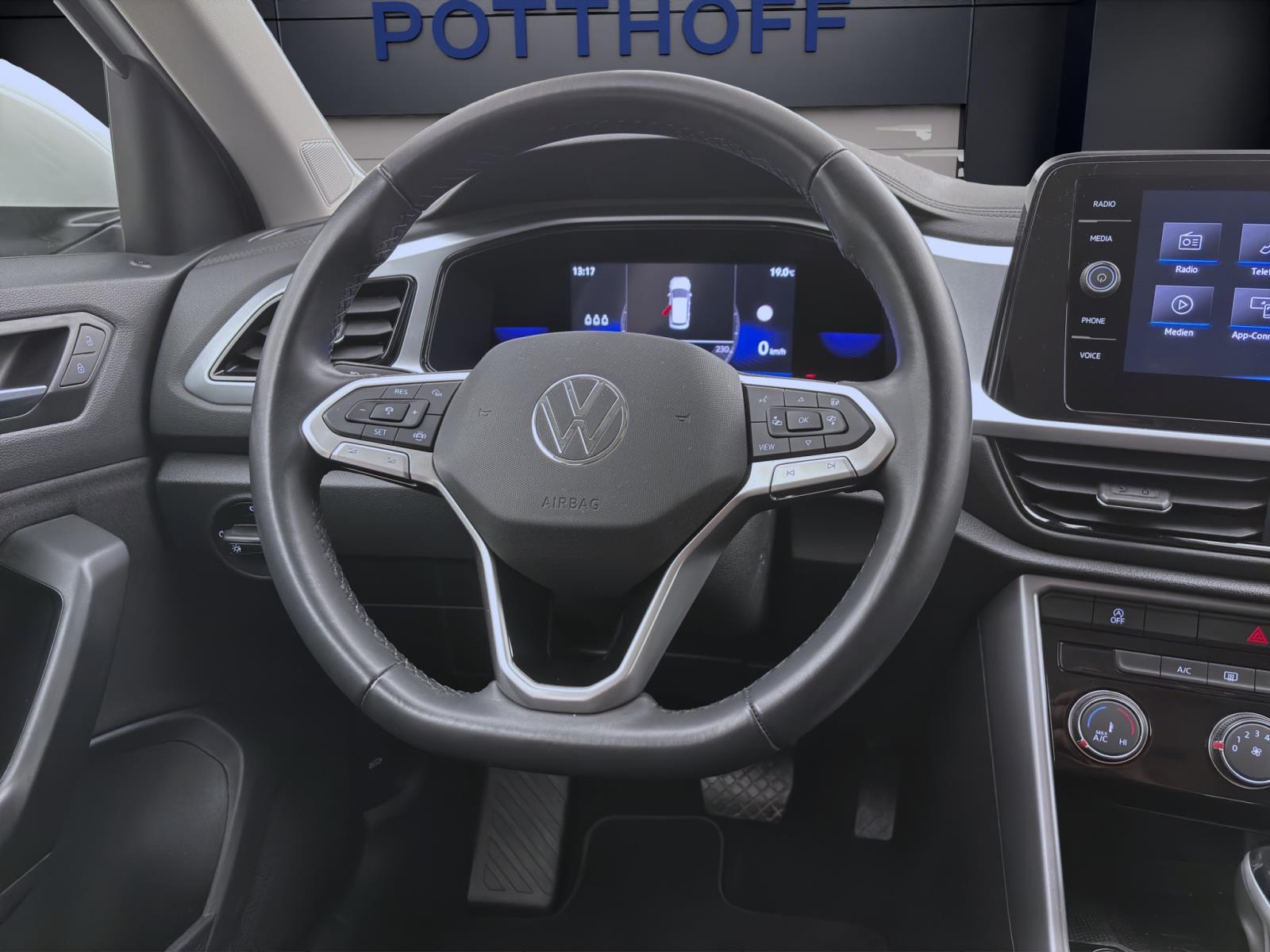 Volkswagen T-Roc 1.5 TSI DSG LIFE NAVI ACC PDC KLIMA LED
