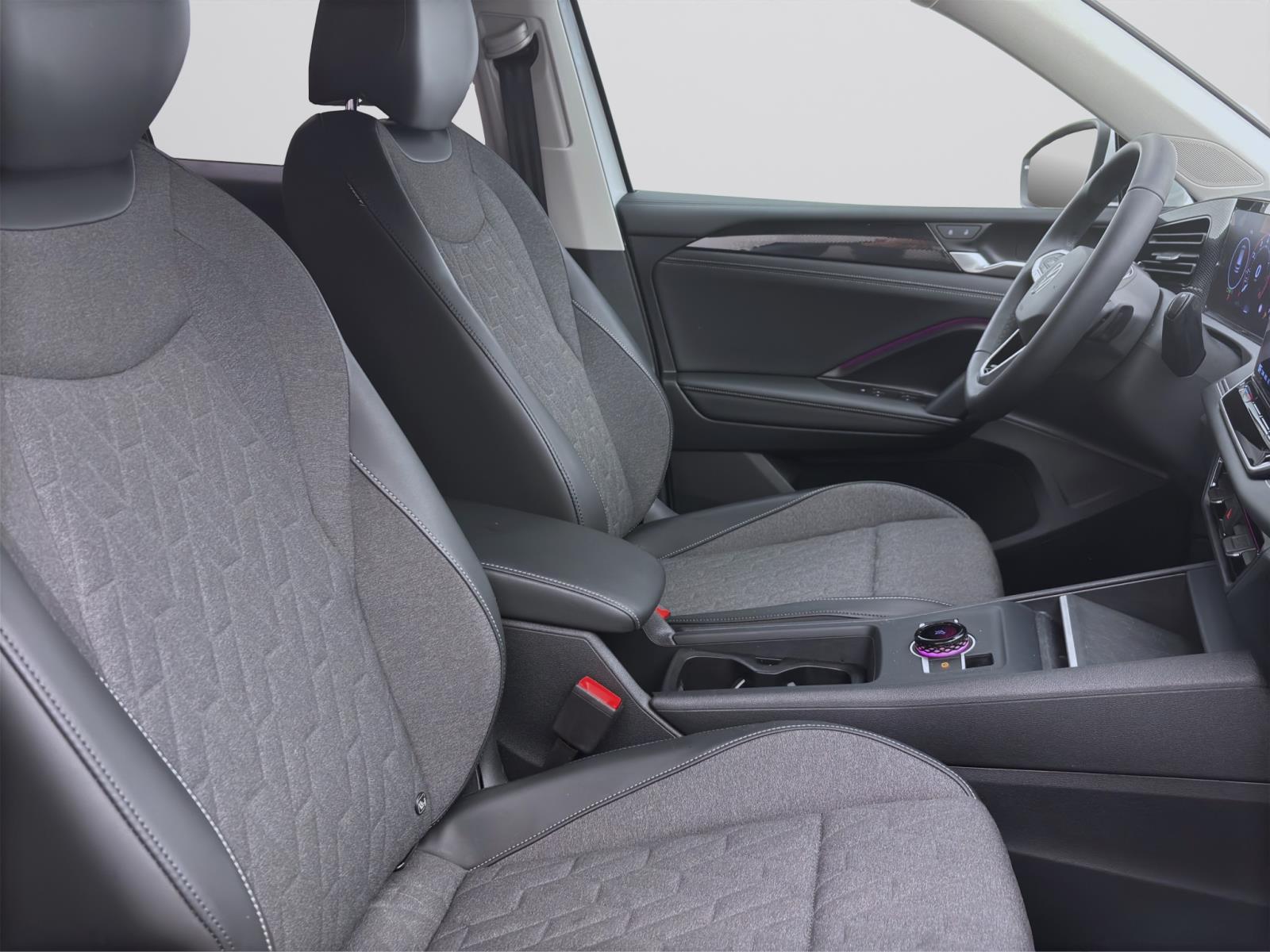 Bild 14: Volkswagen Tiguan 1.5 eTSI DSG LIFE NAVI AHK KAMERA SHZG