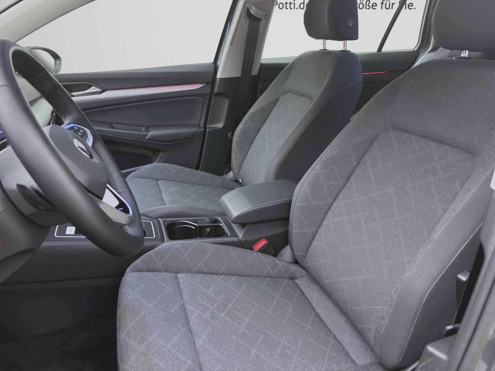 Volkswagen Golf Variant 1.5 eTSI DSG LIFE NAVI SHZG PDC LED