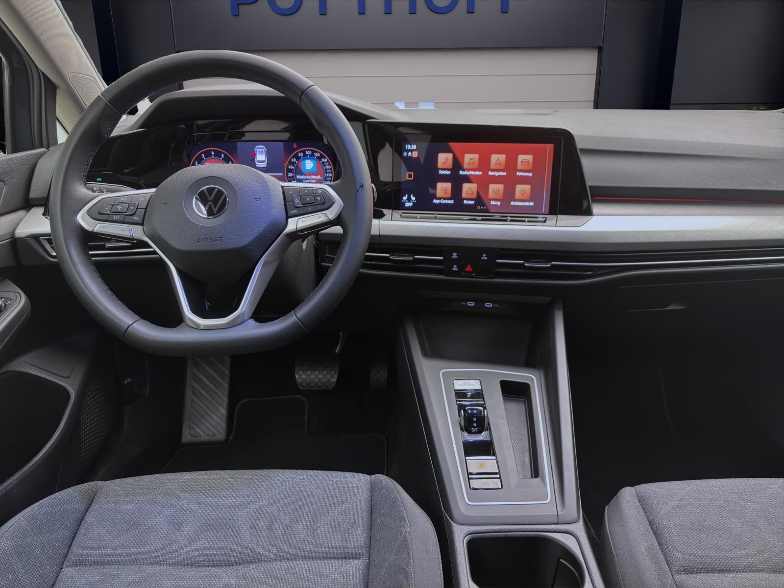Volkswagen Golf Variant 1.5 eTSI DSG LIFE NAVI SHZG PDC LED