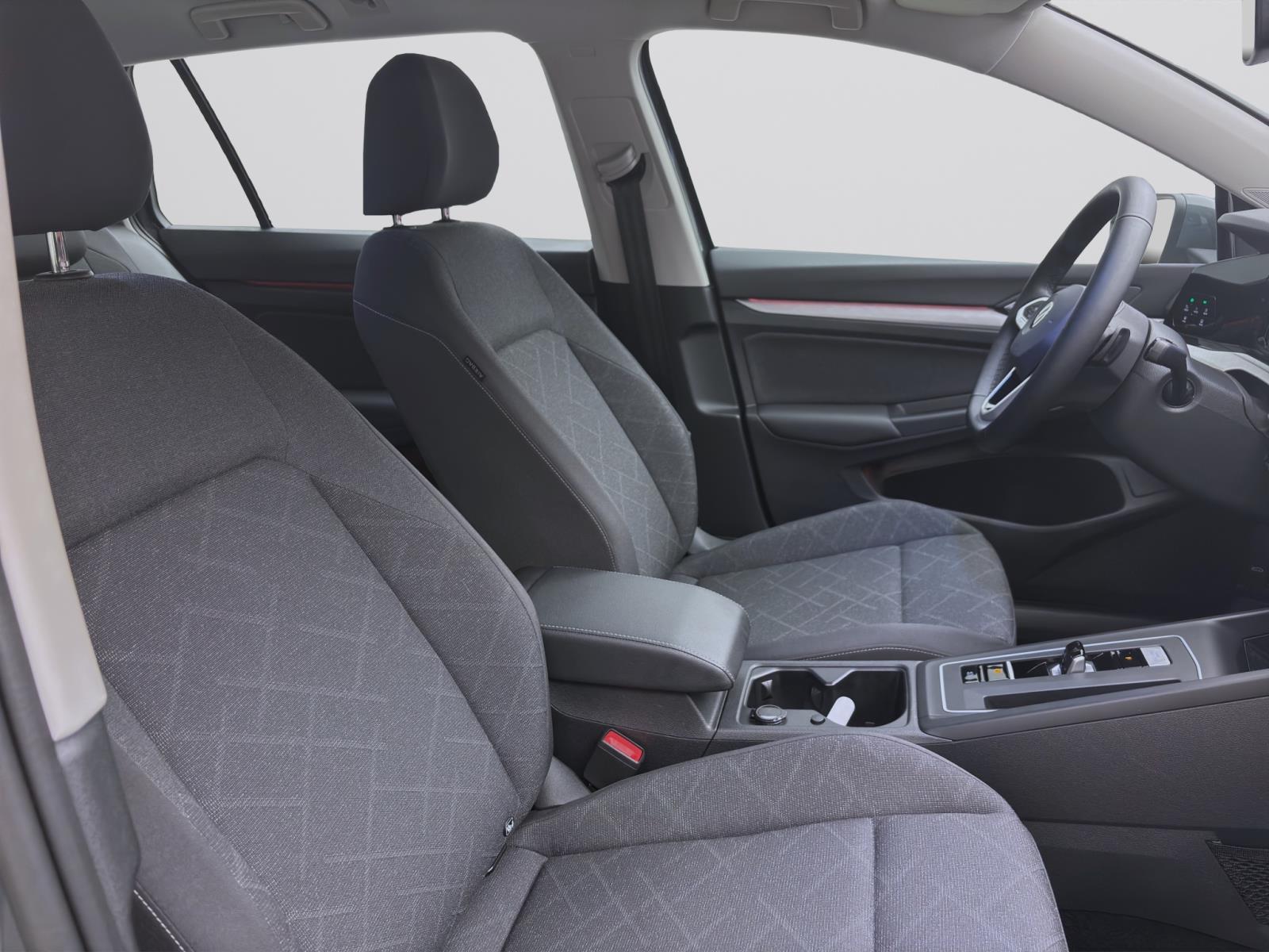 Volkswagen Golf Variant 1.5 eTSI DSG LIFE NAVI SHZG PDC LED