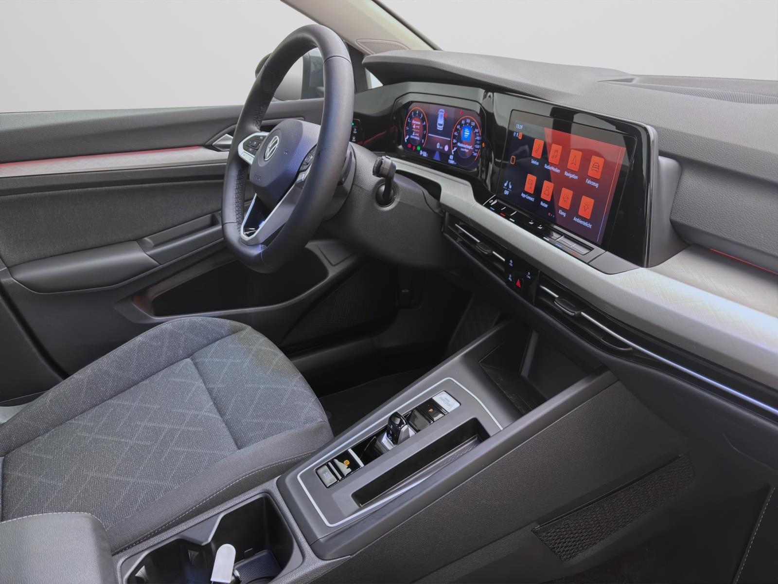 Volkswagen Golf Variant 1.5 eTSI DSG LIFE NAVI SHZG PDC LED