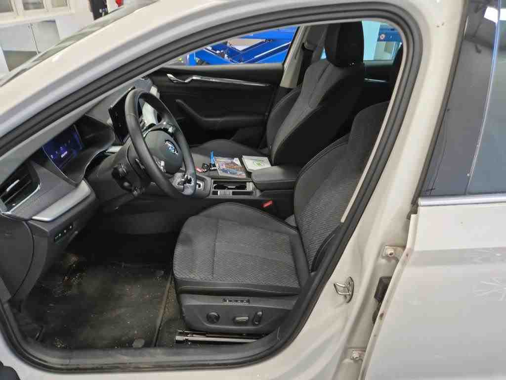 Skoda Octavia Combi 2.0 TDI DSG STYLE NAVI AHK PDC SITZHZG