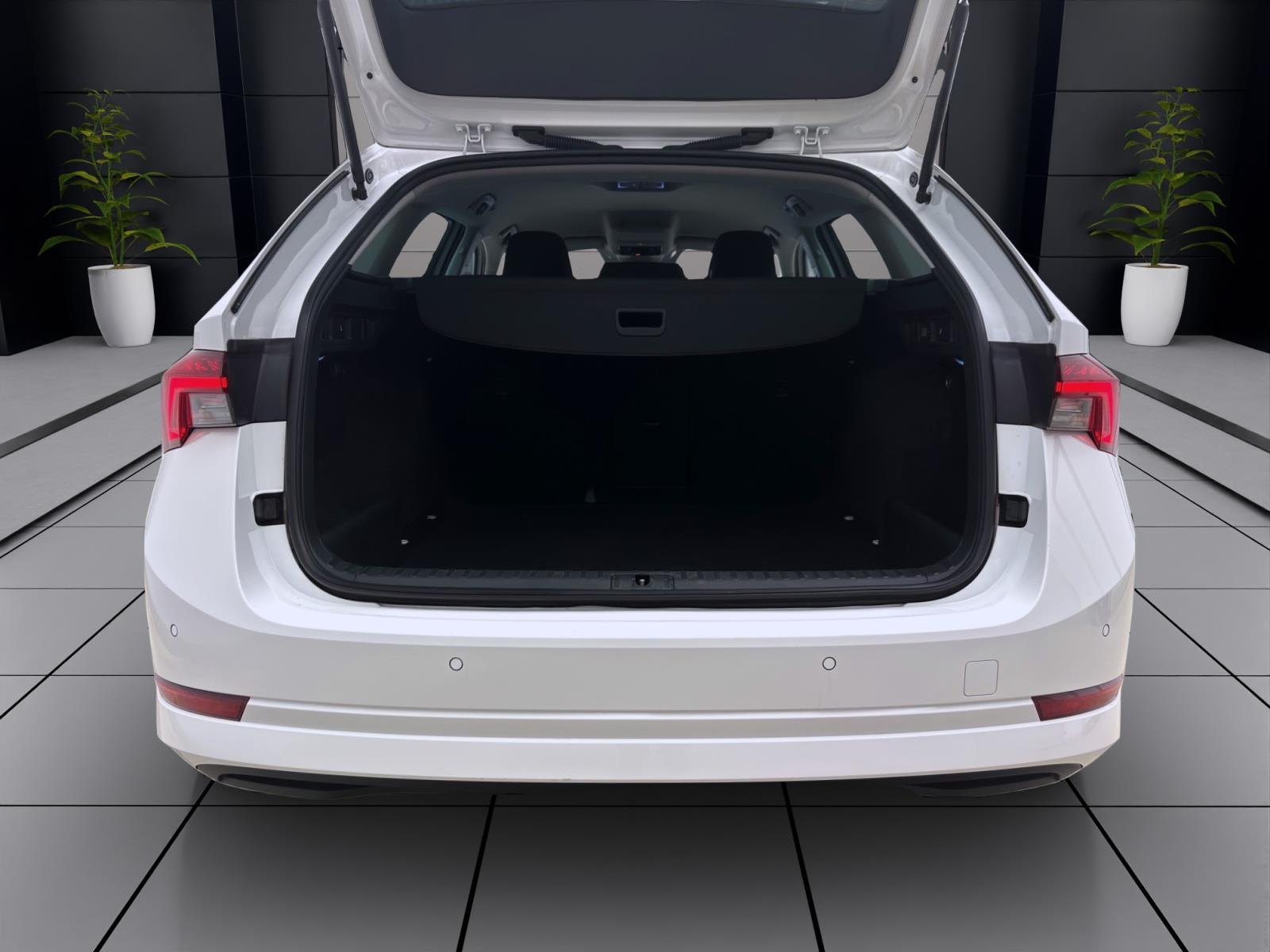 Bild 3: Skoda Octavia Combi 2.0 TDI DSG STYLE NAVI AHK SITZHZG PDC